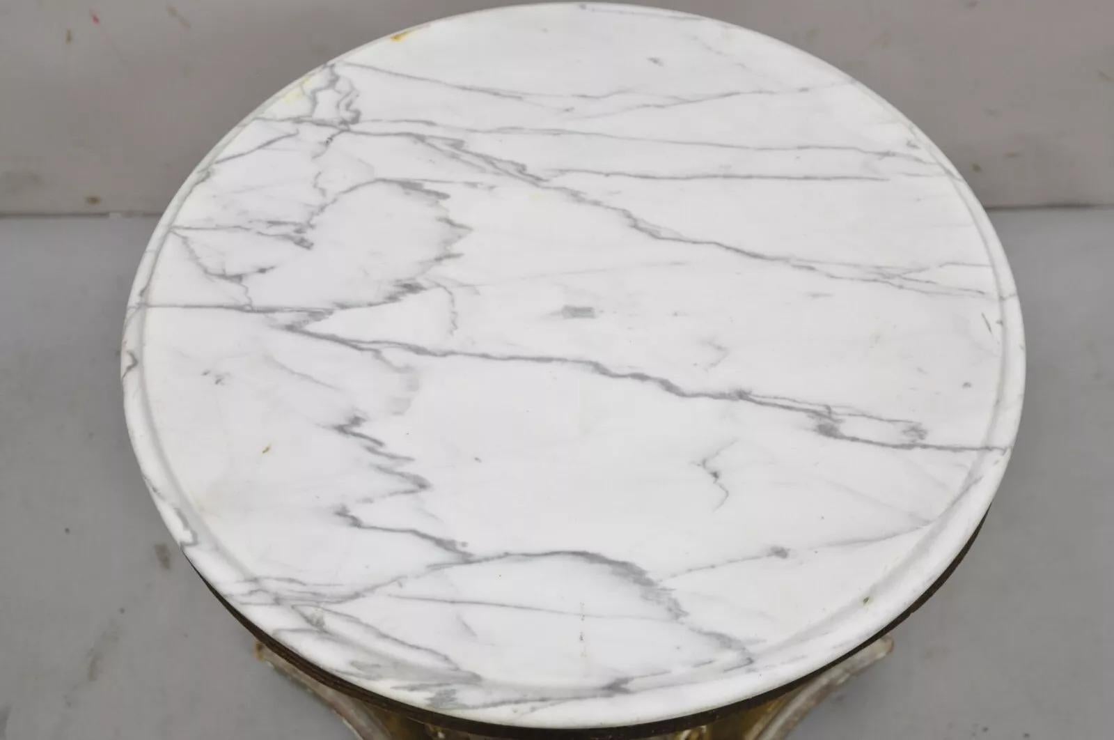 Table d'appoint à piédestal en bois sculpté Florentine de style Régence italienne 18