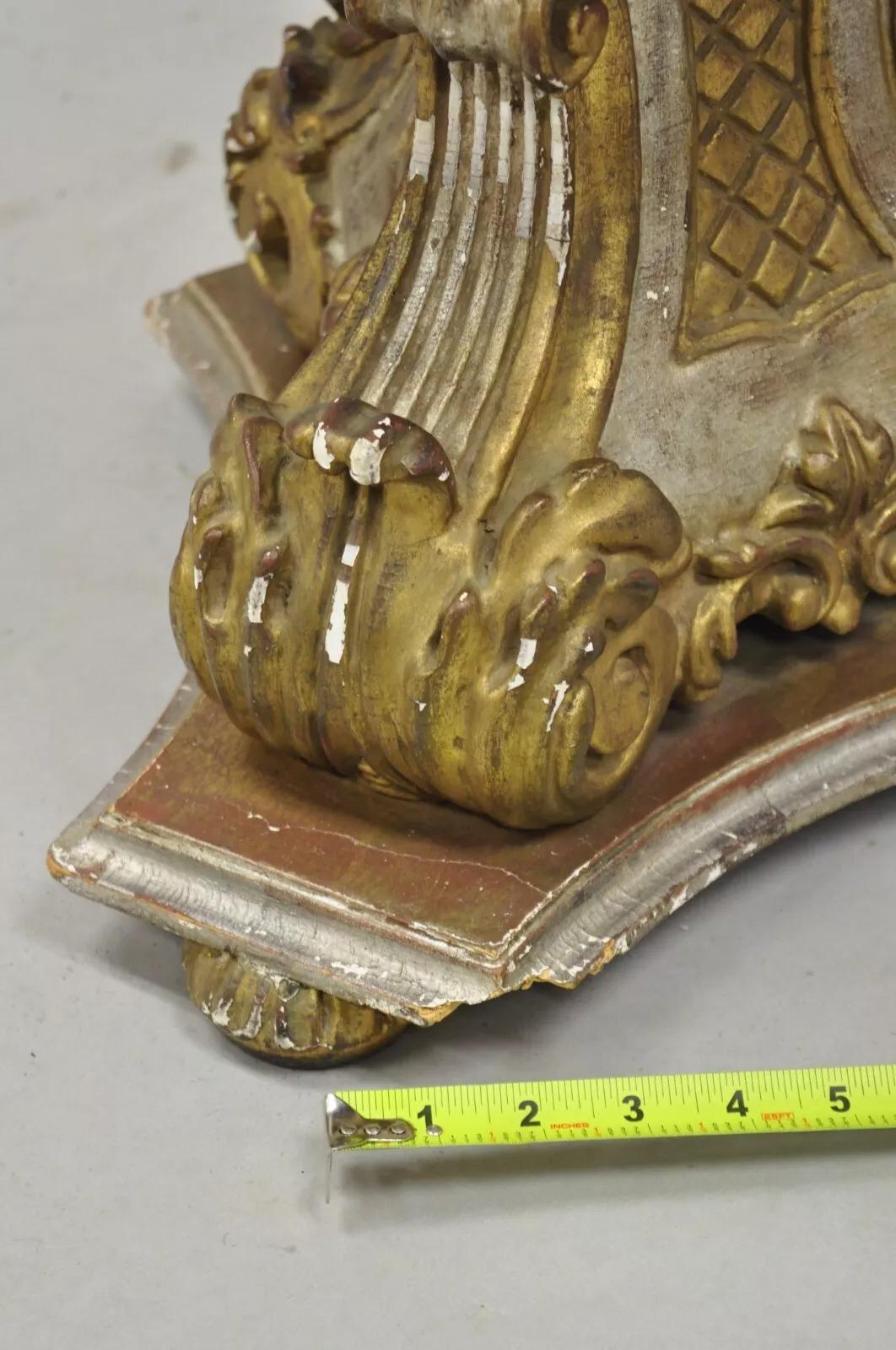 Table d'appoint à piédestal en bois sculpté Florentine de style Régence italienne 18