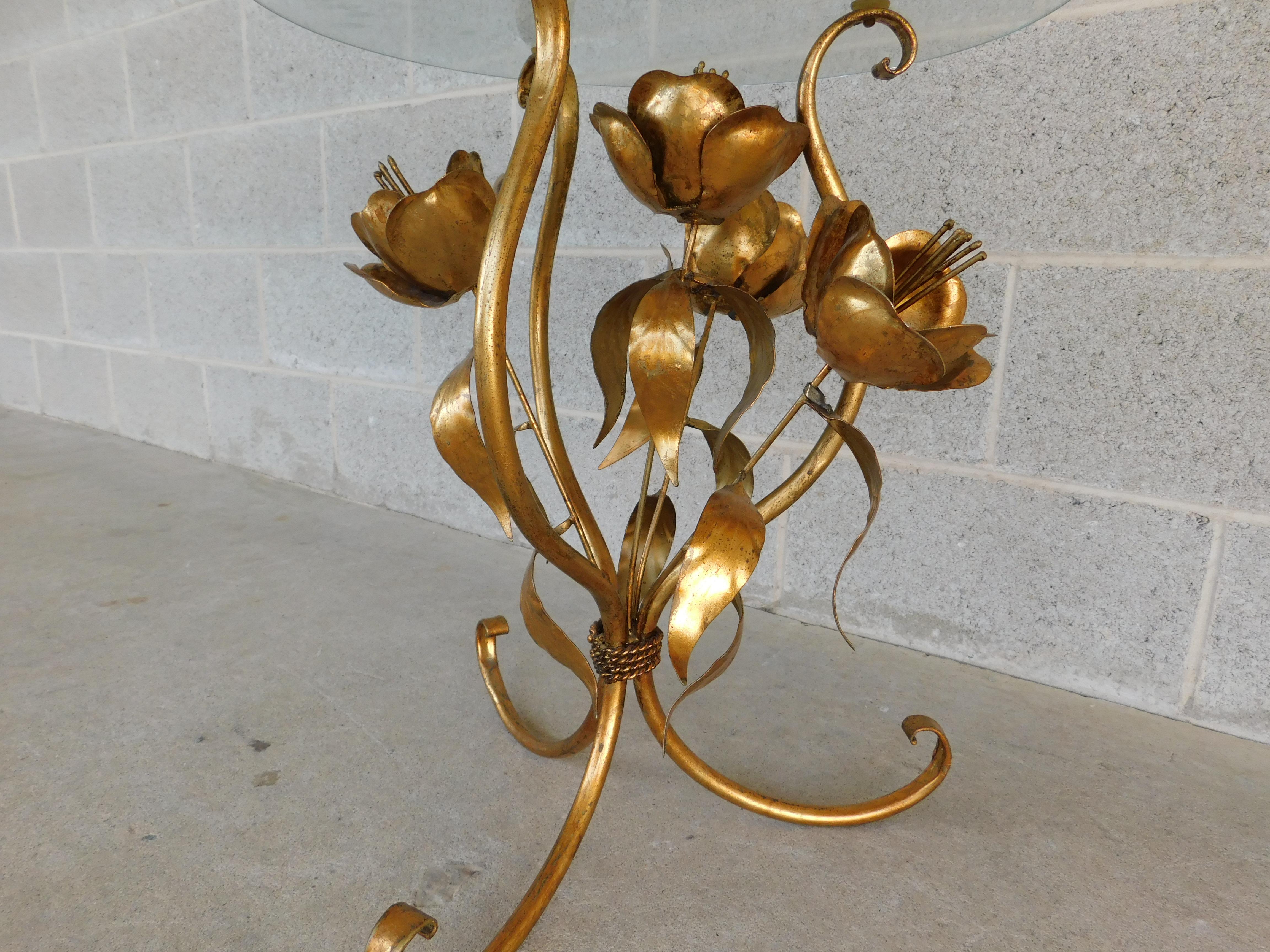 Table d'appoint de style Régence italienne, base en métal doré et plateau rond en verre en vente 5
