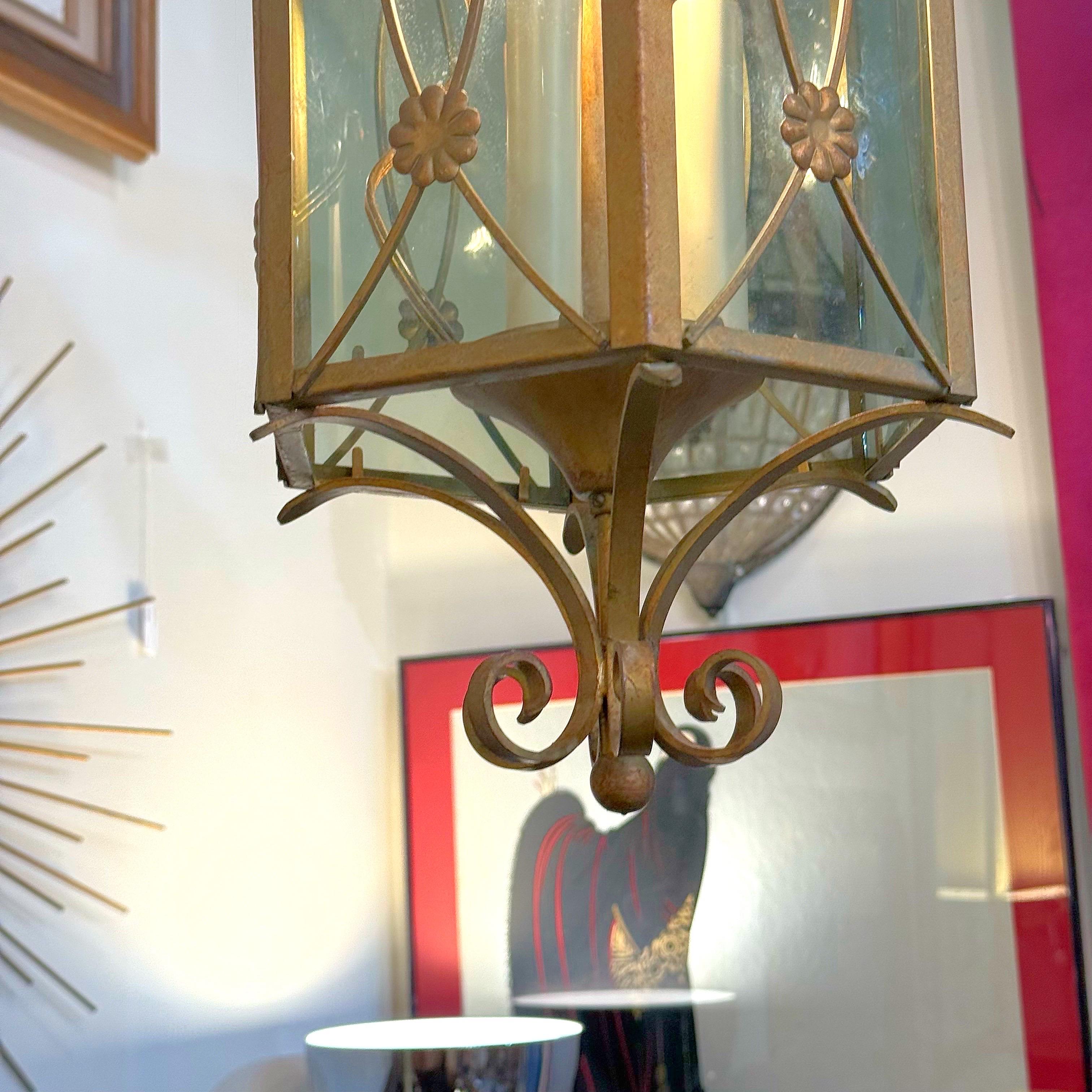 Lámpara Hexagonal de Hierro Dorado de la Regencia Italiana en Bueno estado para la venta en Charleston, SC