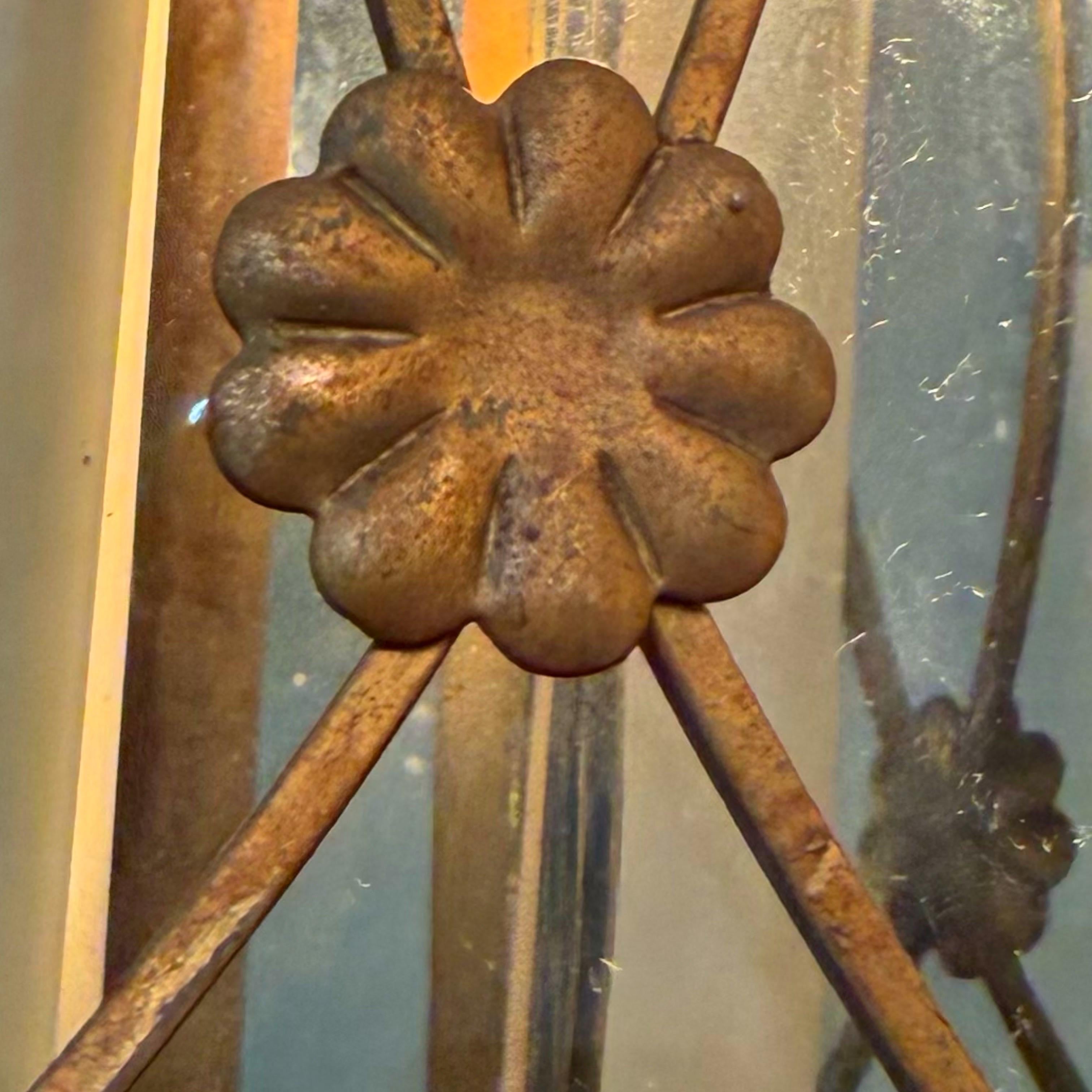 Lámpara Hexagonal de Hierro Dorado de la Regencia Italiana Vidrio en venta