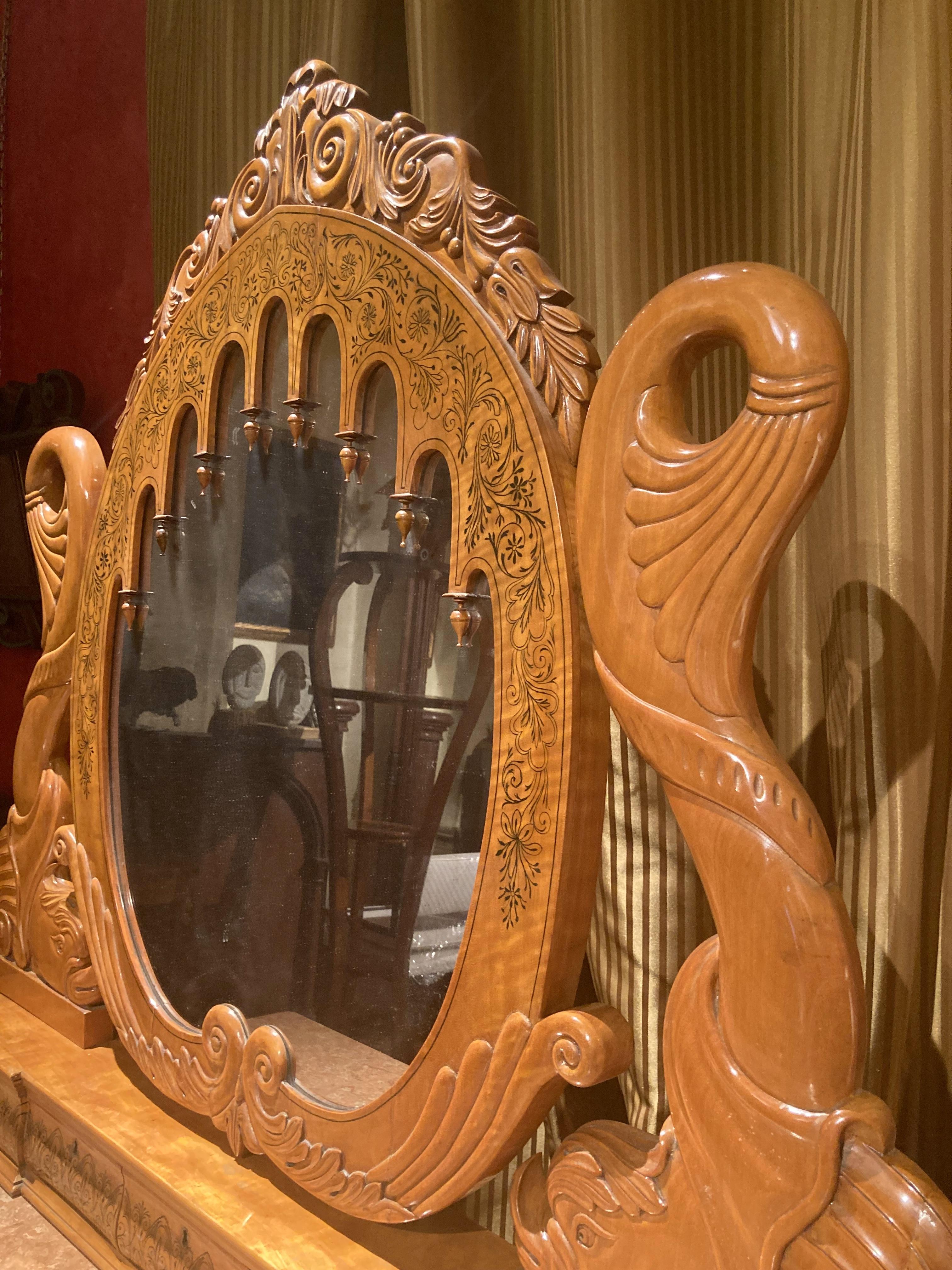 Console ou coiffeuse de style Régence italienne en érable sculpté à la main avec miroir en vente 2