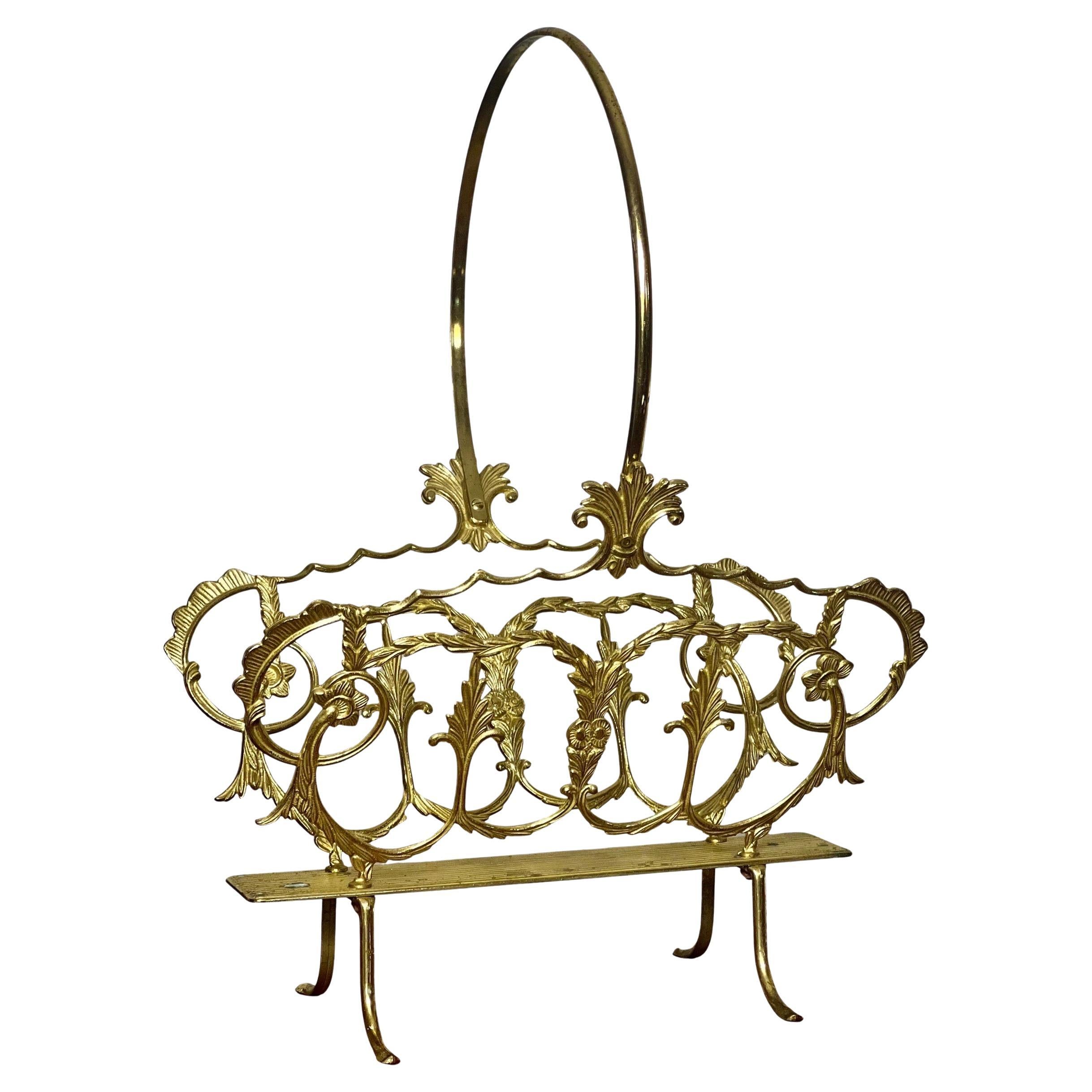 Porte-revues, porte-bûches ou panier à livres en laiton massif de style Régence italienne, années 1950