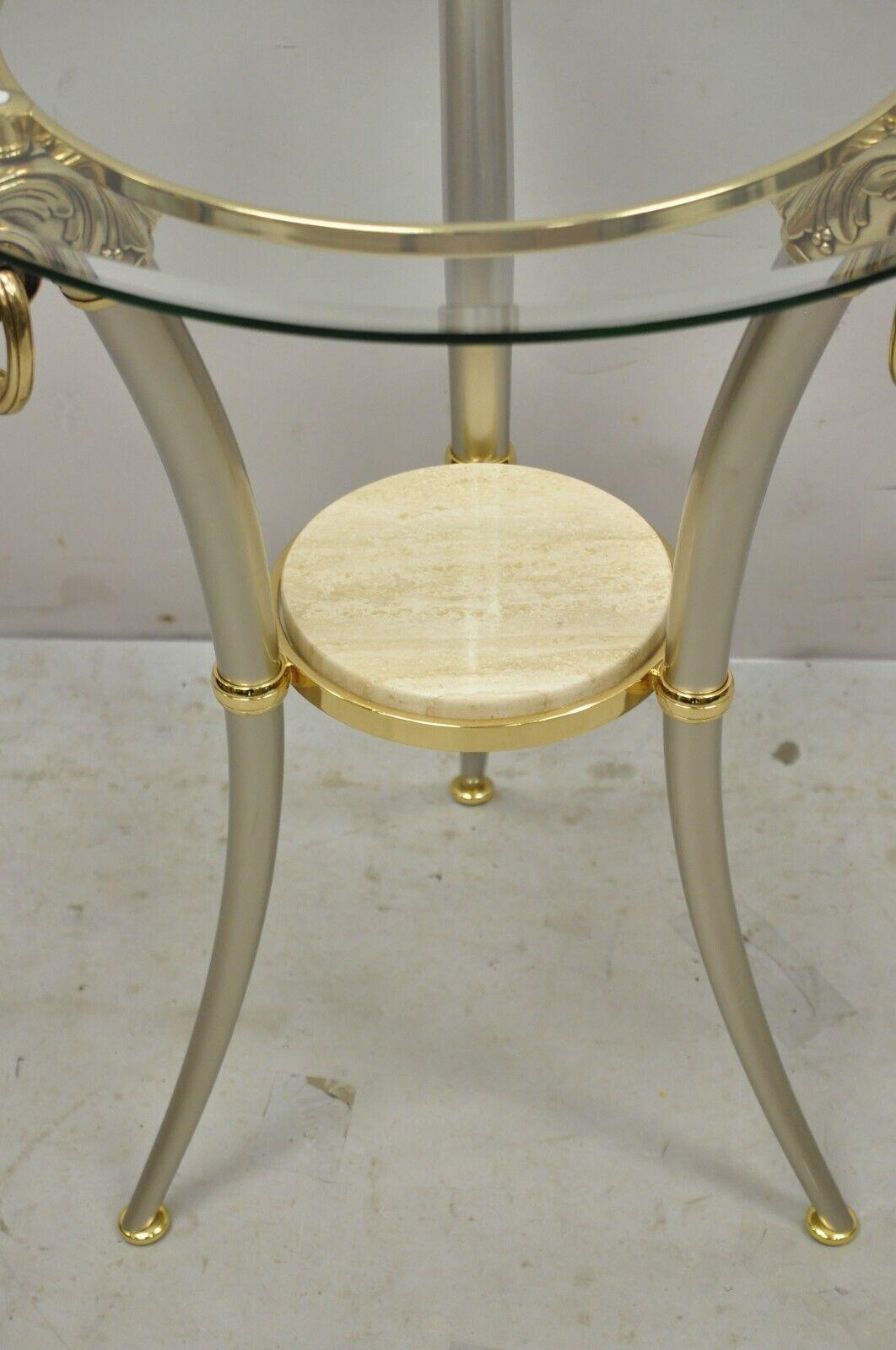 20ième siècle Table d'appoint italienne de style Régence à trois pieds en acier et laiton avec plateau en verre rond en vente