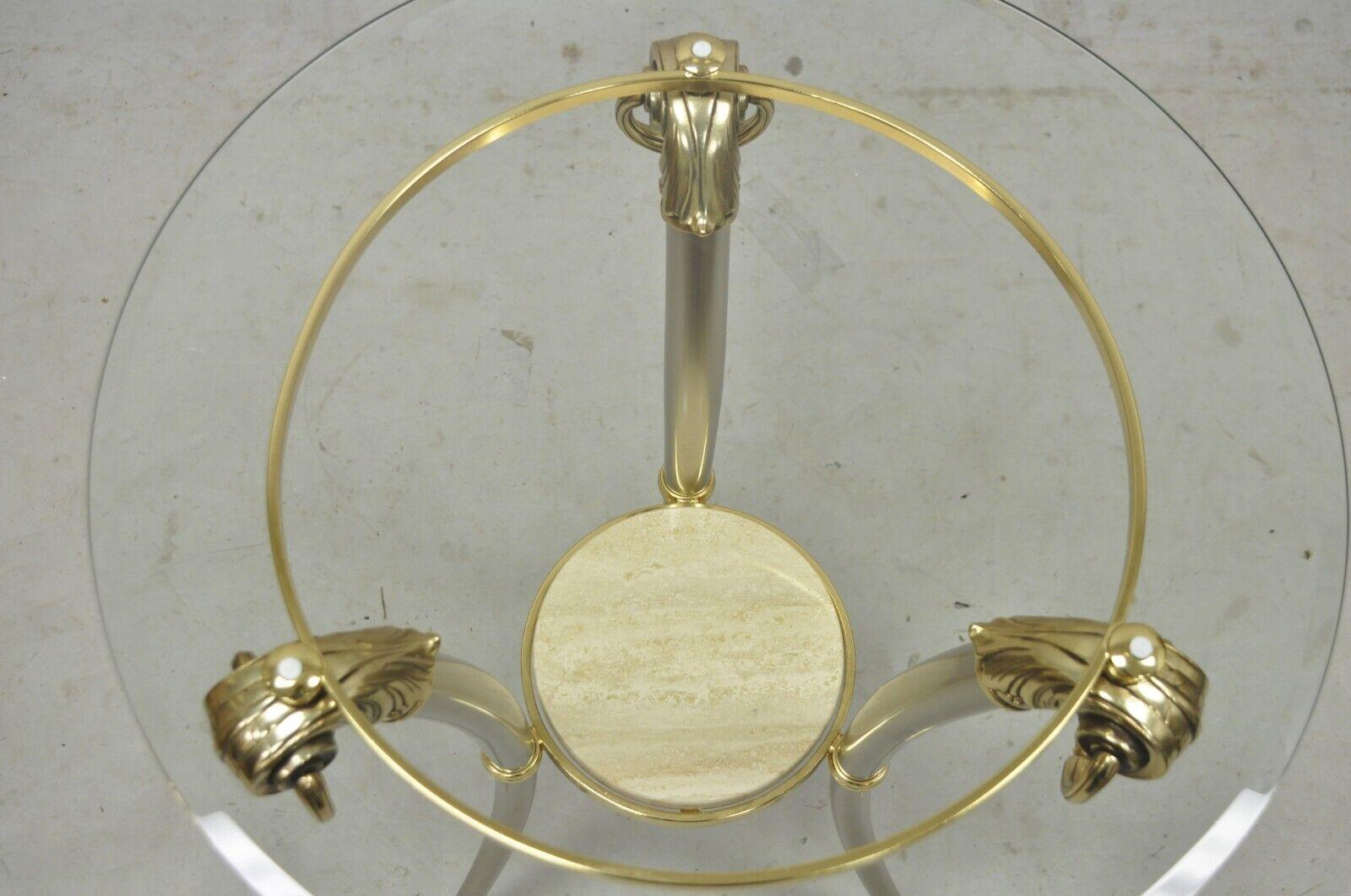 Table d'appoint italienne de style Régence à trois pieds en acier et laiton avec plateau en verre rond en vente 2