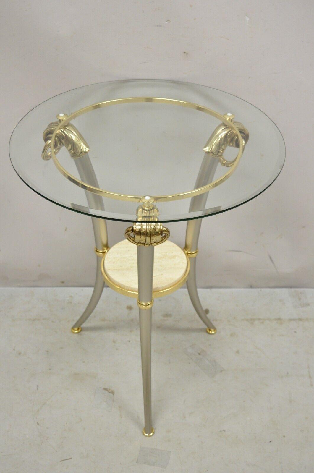 Table d'appoint italienne de style Régence à trois pieds en acier et laiton avec plateau en verre rond en vente 3