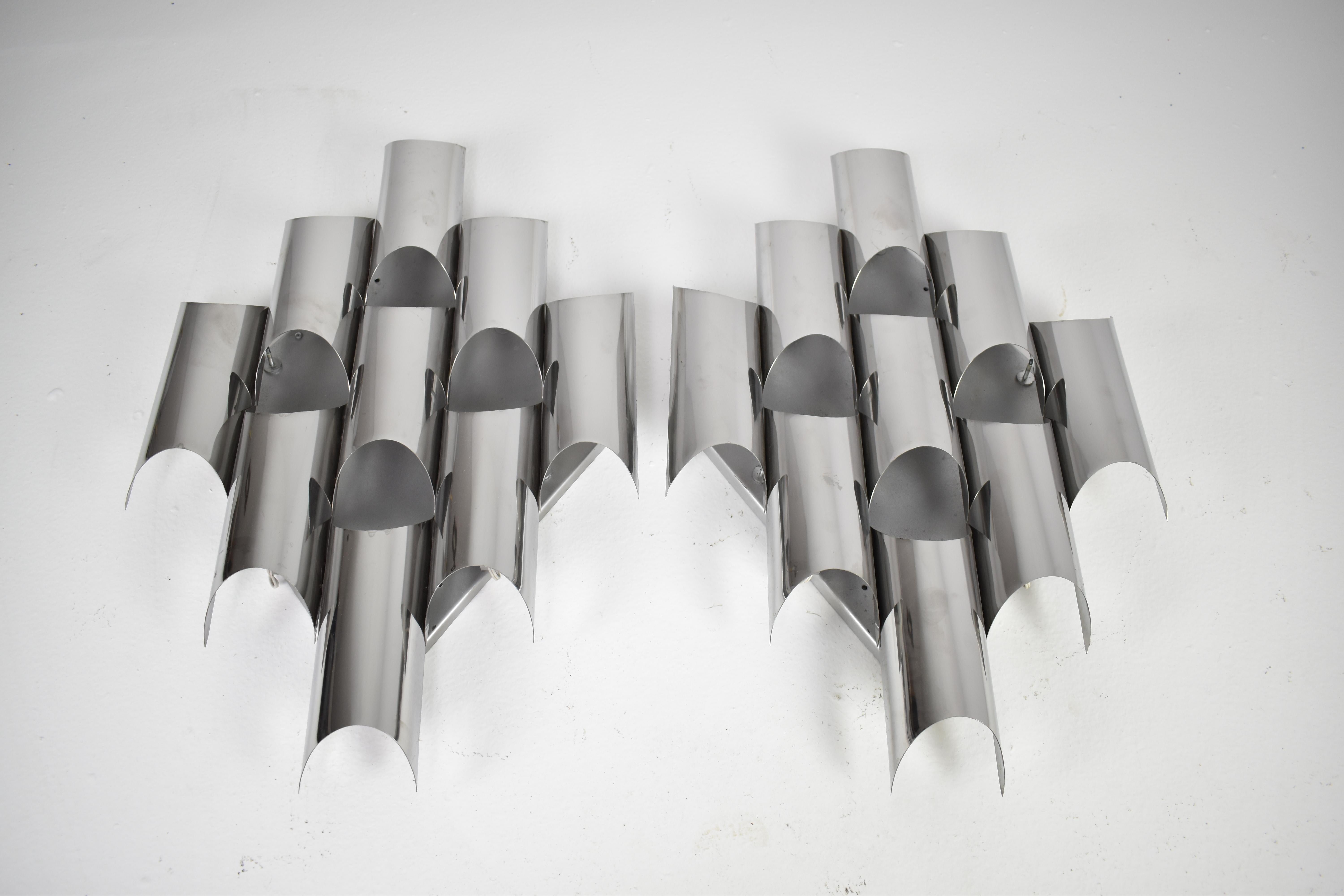 A pair of Italian vintage sconces by Goffredo Reggiani from the 1970s, featuring sculptural chrome tubes arranged in a bold geometric design. These vintage fixtures bring a futuristic style to any space with their striking form and high-quality
