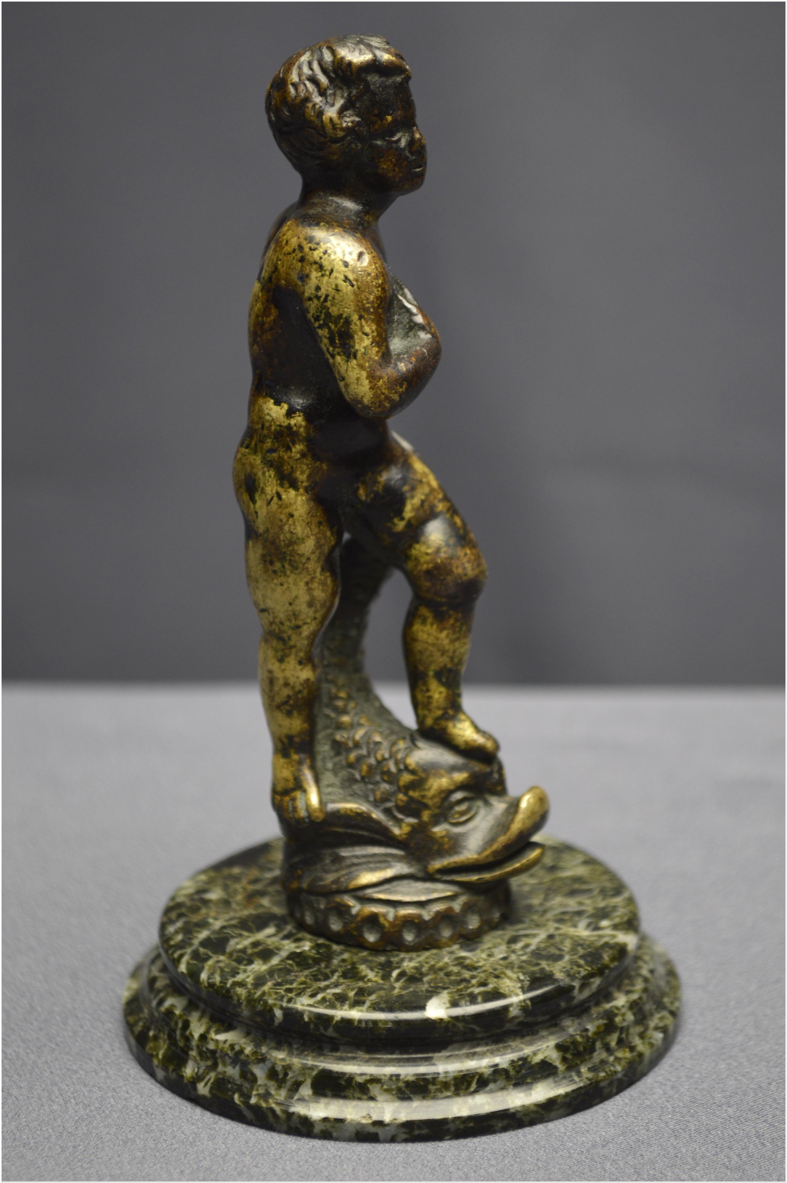Italian Renaissance, 16th Century, Bronze Statuette, Young Man with a Dolphin In Good Condition For Sale In VILLEFONTAINE, FR