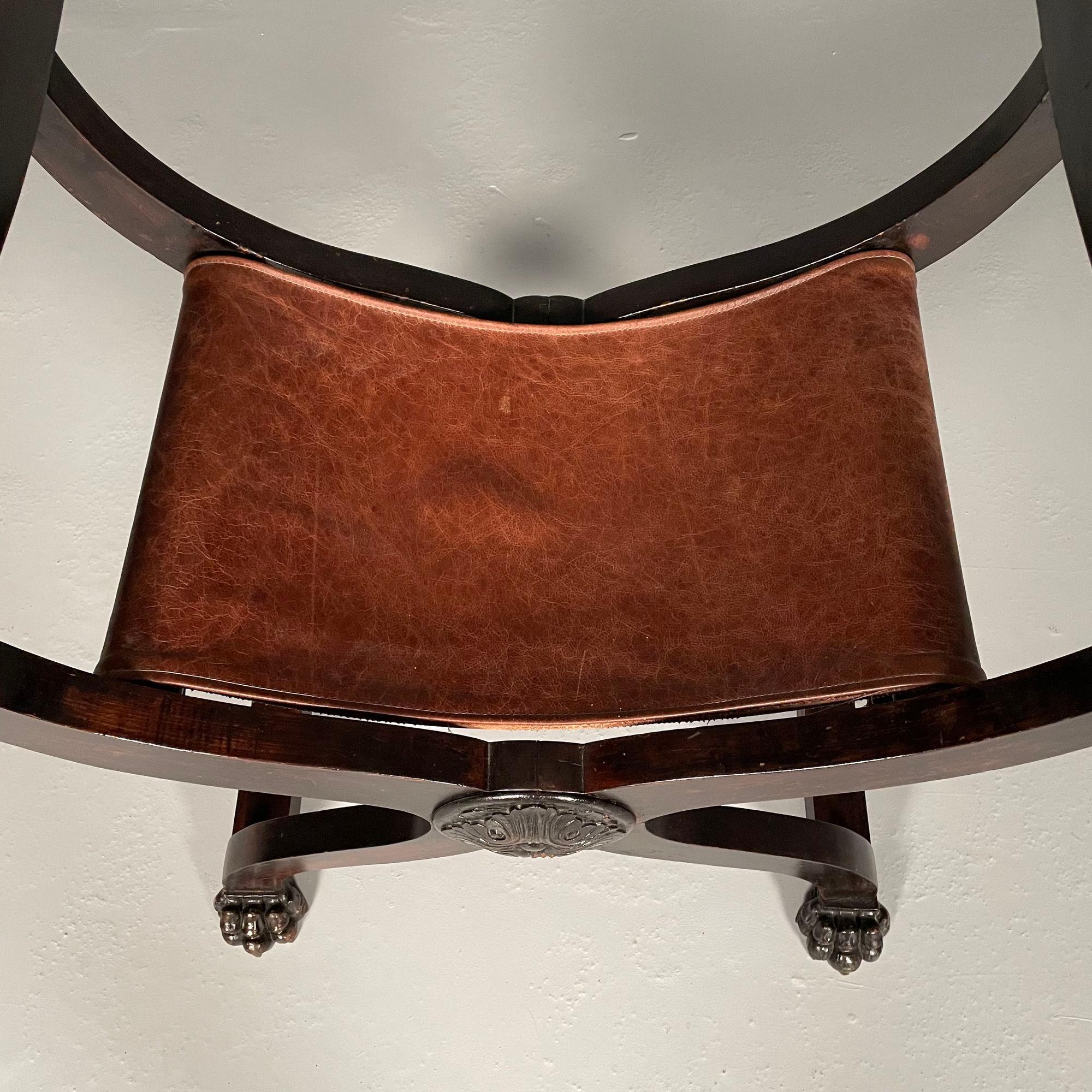 Chaise de bureau / à accoudoirs Renaissance italienne, sculptée, assise en cuir, 19e siècle en vente 9
