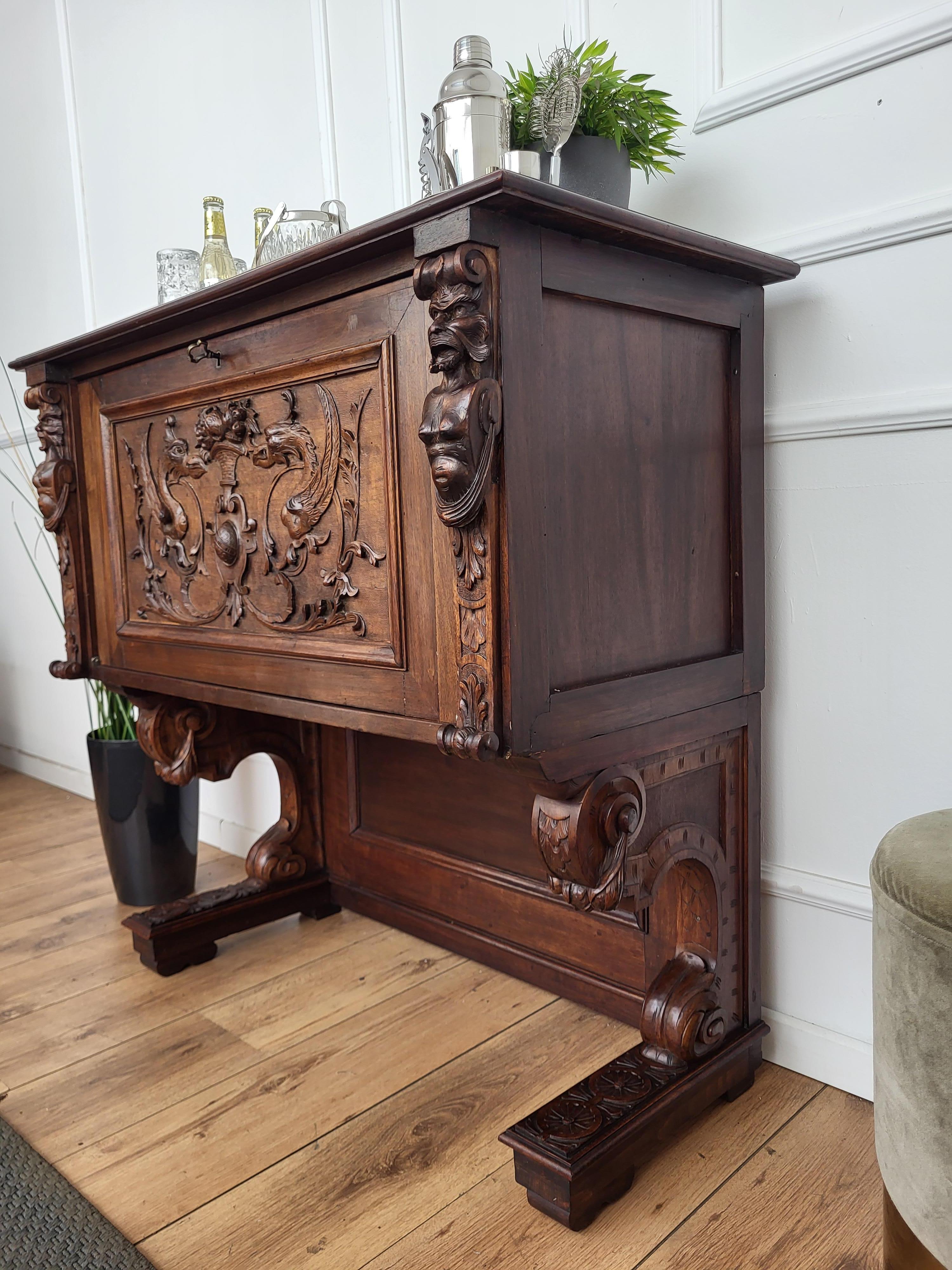 Italian Renaissance Style Art Deco MidCentury Carved Walnut Burl Dry Bar Cabinet im Angebot 1