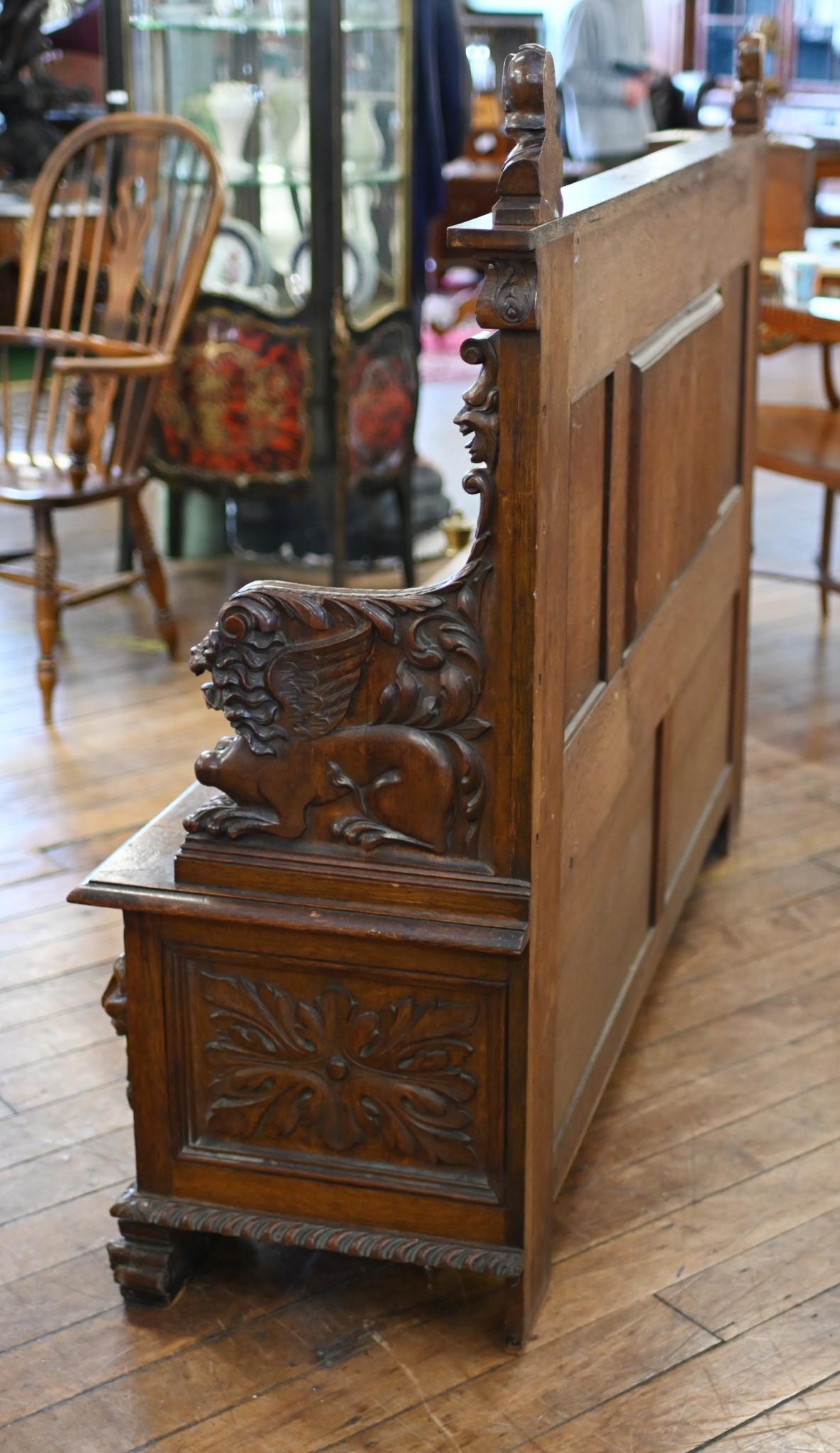 Italian Renaissance Carved Bench Oak Settle 1880 In Good Condition In Potters Bar, GB