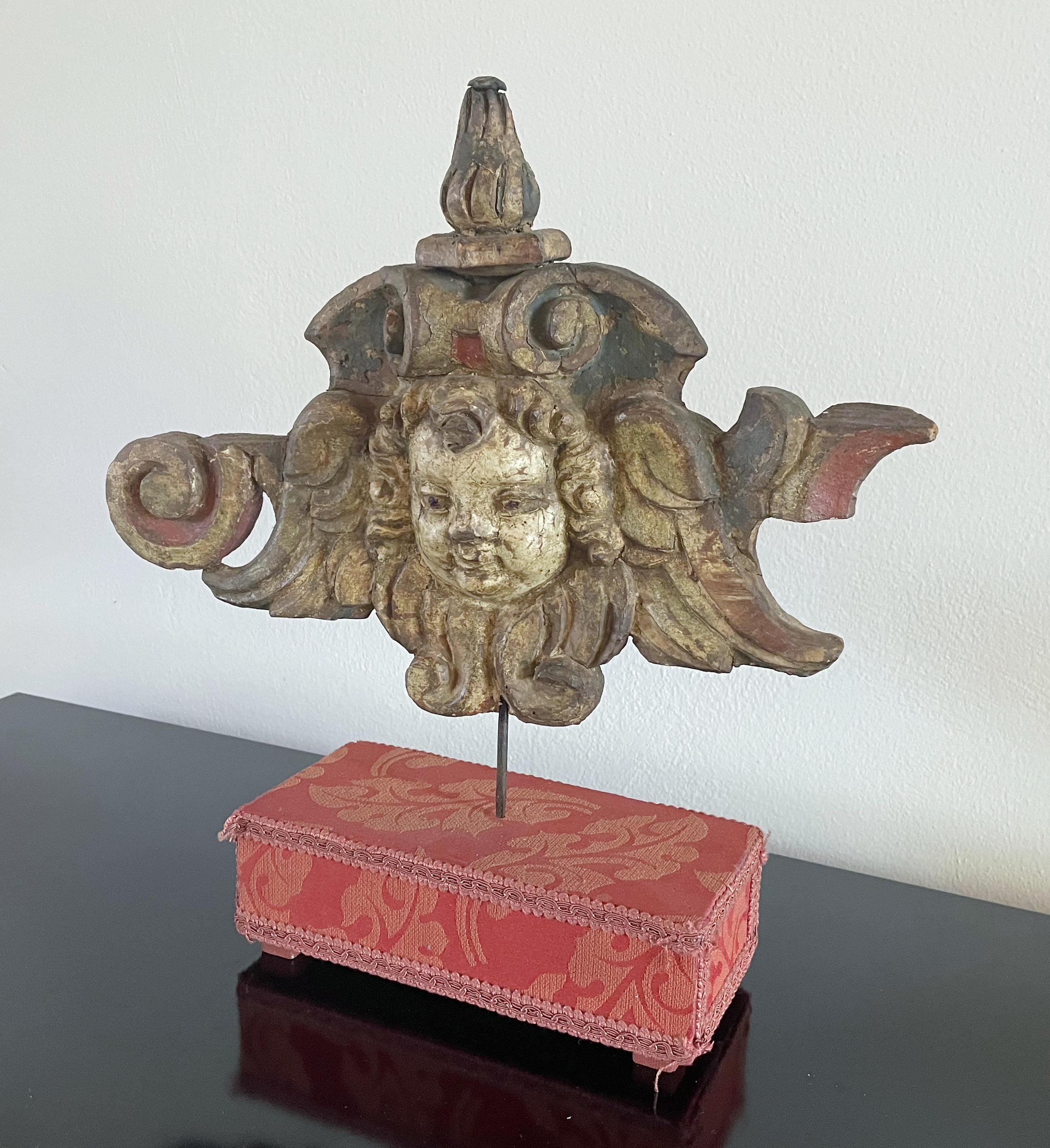 Legno Testa di angelo in legno intagliato del Rinascimento italiano in vendita