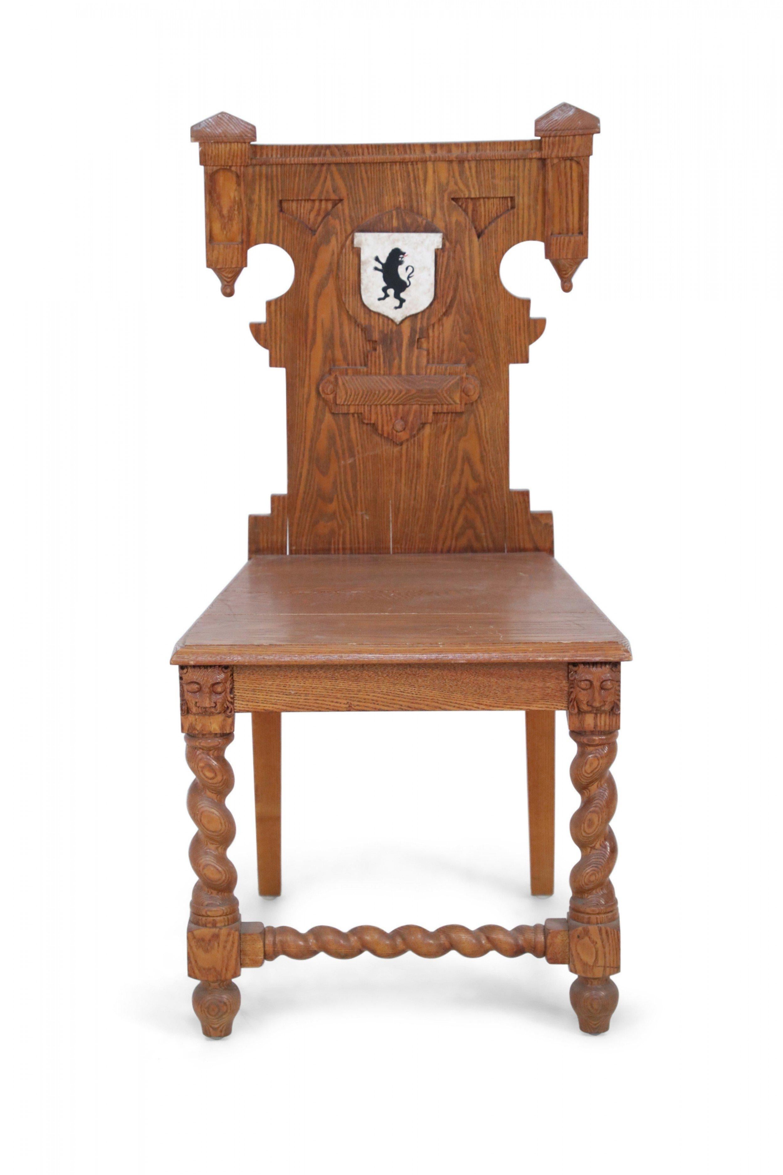 Chaise d'appoint italienne sculptée en bois à pieds tournés de la Renaissance en vente 1