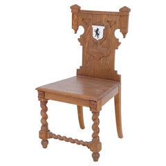 Chaise d'appoint italienne sculptée en bois à pieds tournés de la Renaissance