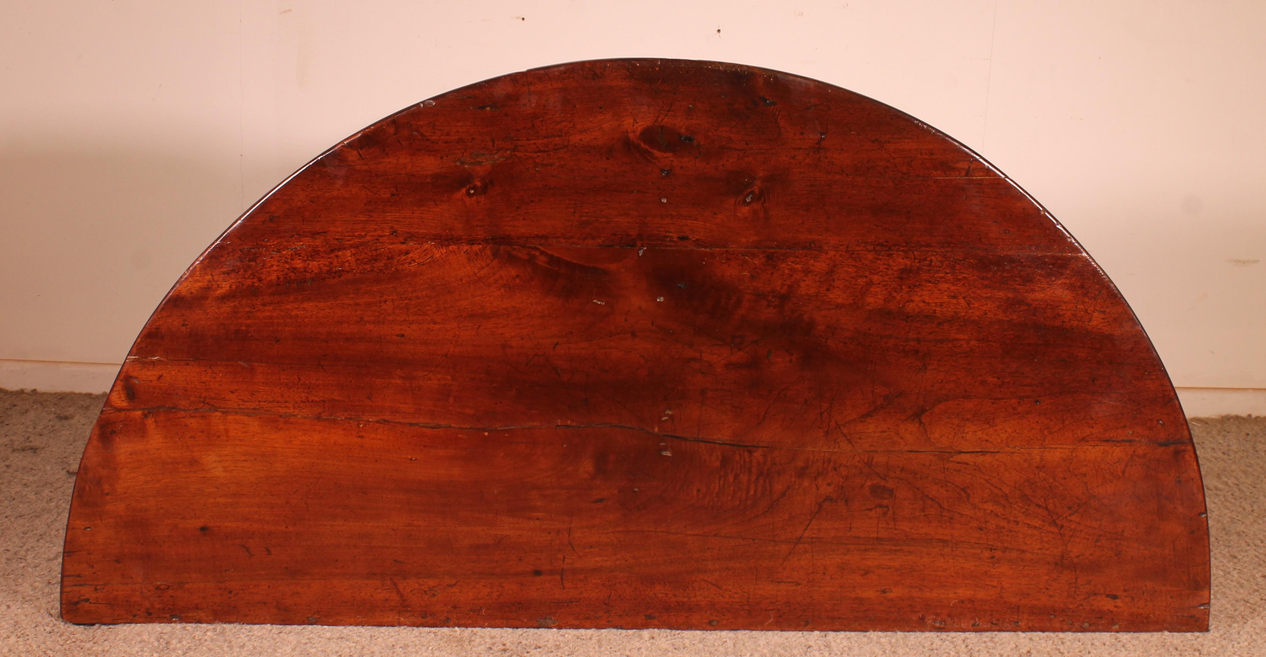 Italian Renaissance Console Circa 1600 In Walnut For Sale 7