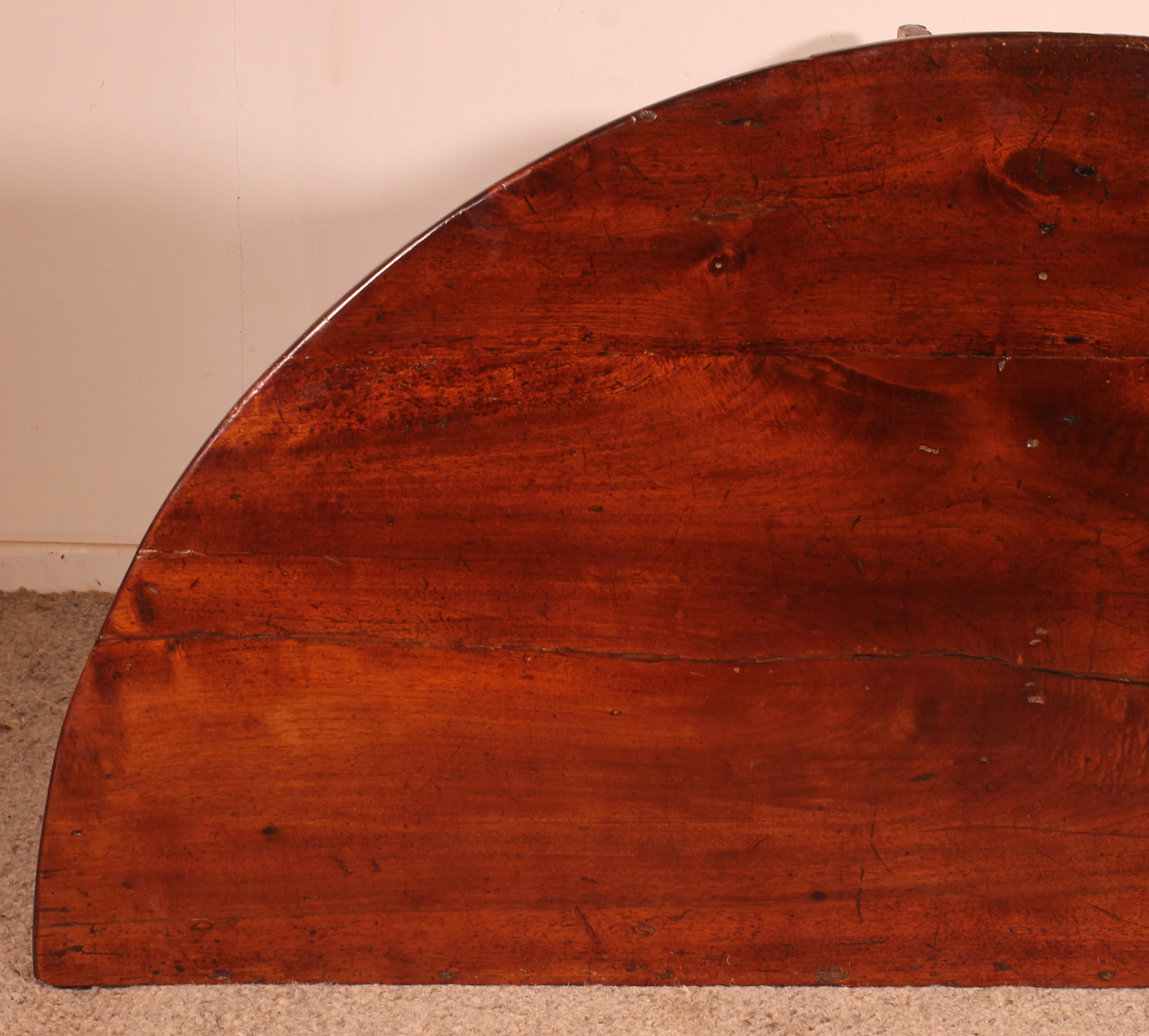 Italian Renaissance Console Circa 1600 In Walnut For Sale 9
