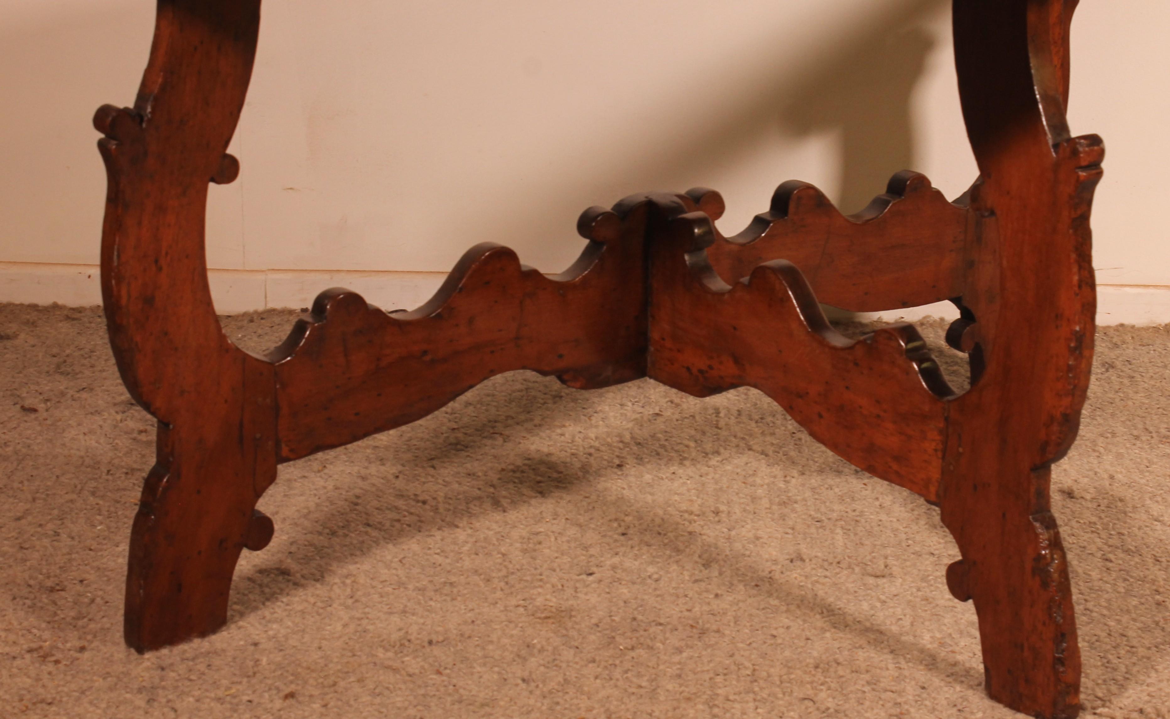 Italian Renaissance Console Circa 1600 In Walnut In Good Condition For Sale In Brussels, Brussels