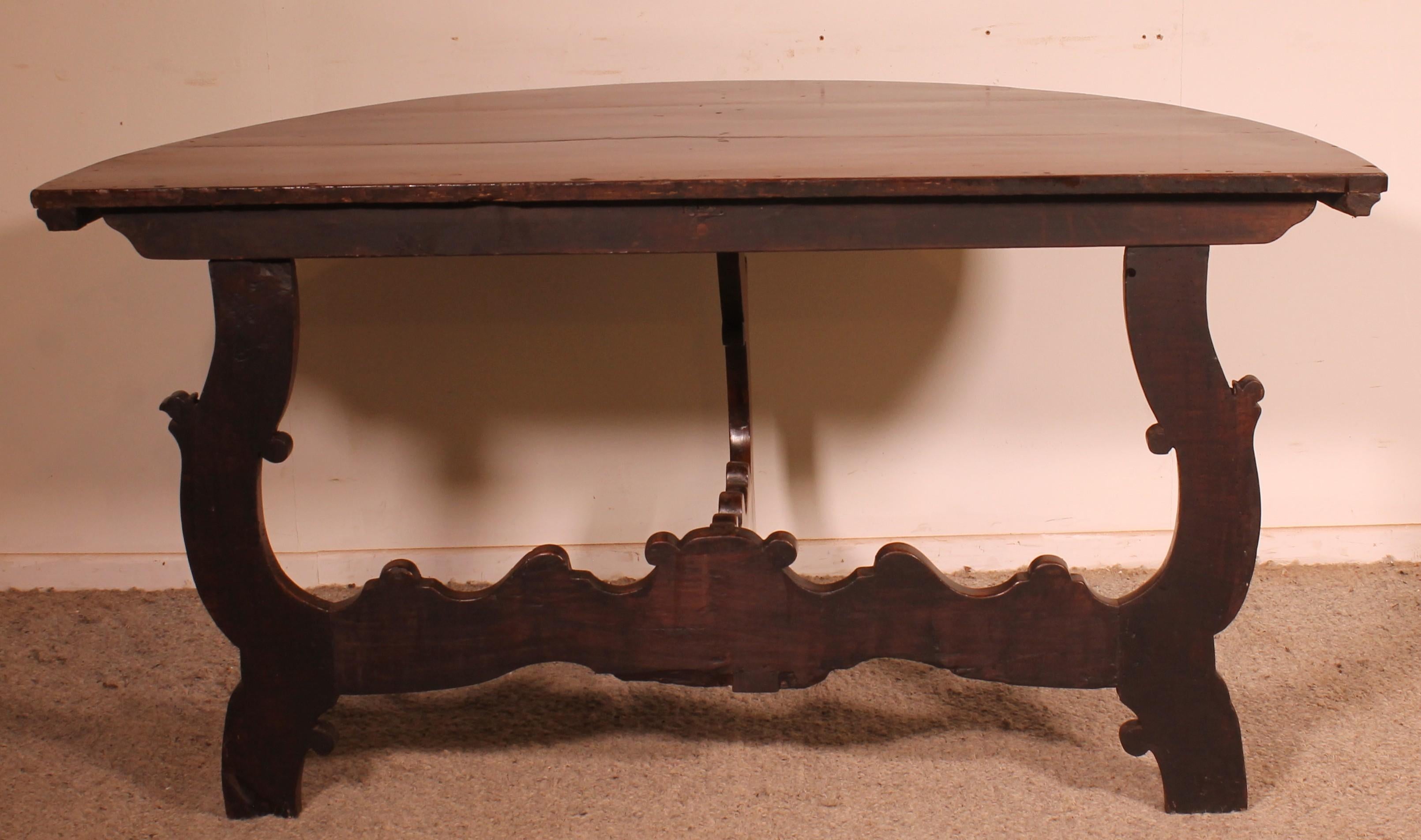 Italian Renaissance Console Circa 1600 In Walnut For Sale 1