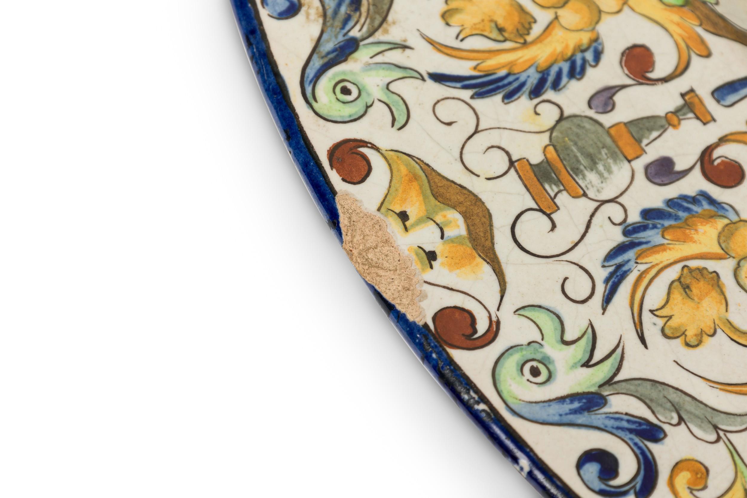 Italienischer Renaissance-Vitrinenteller mit klassischen Figuren (20. Jahrhundert) im Angebot