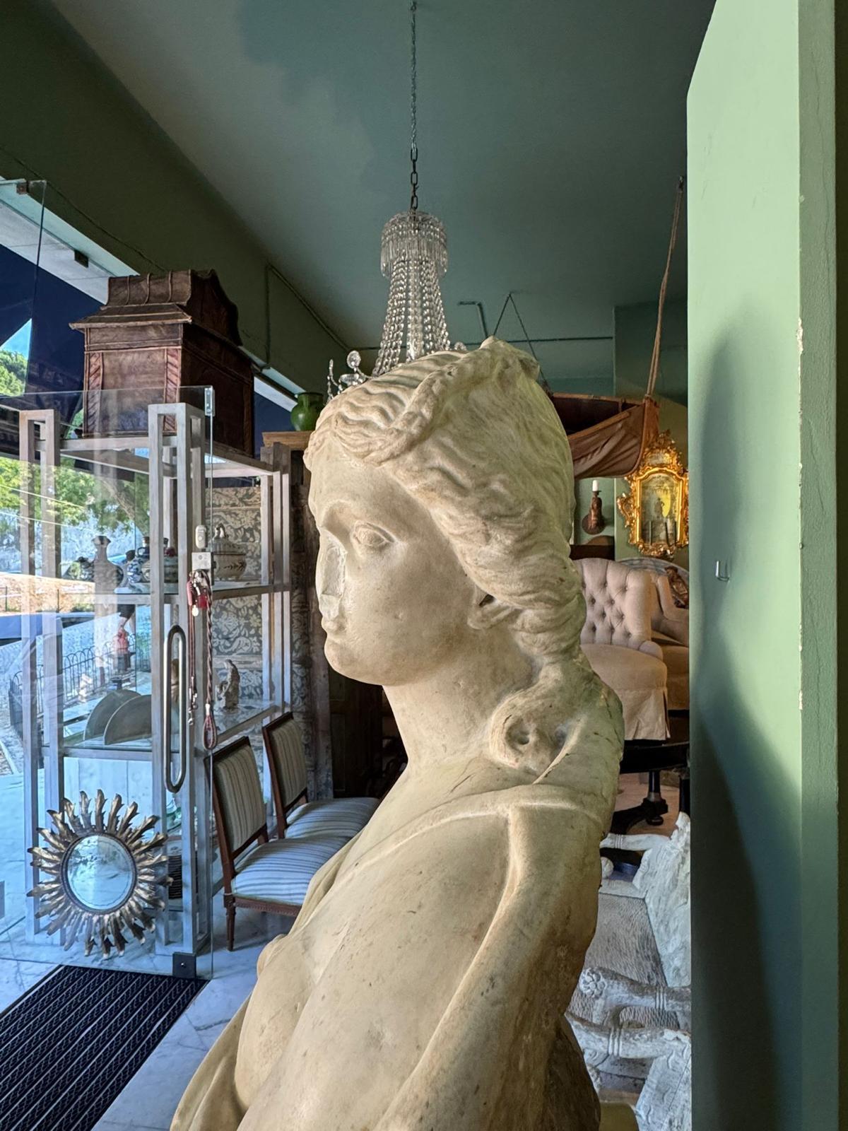Busto renacentista italiano de mármol de Diana, siglo XVI en venta 4
