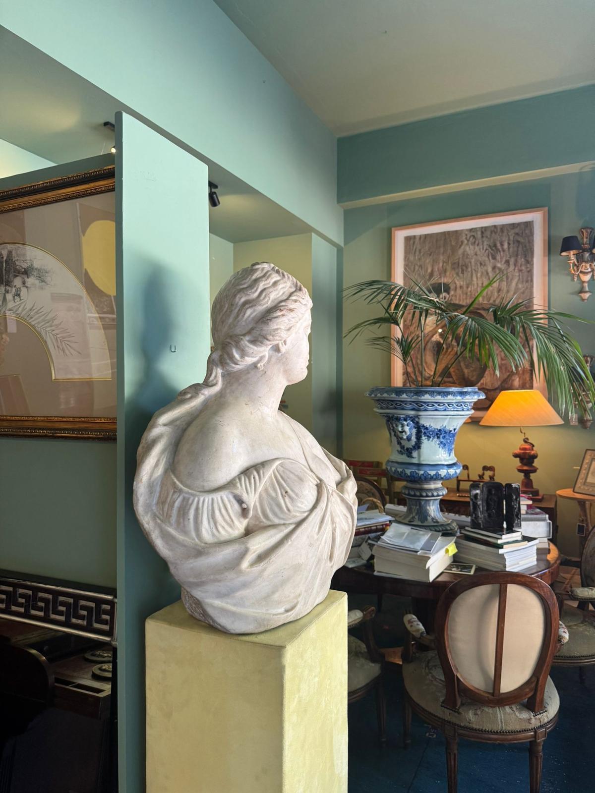 Busto renacentista italiano de mármol de Diana, siglo XVI en Bueno estado para la venta en Lisboa, PT