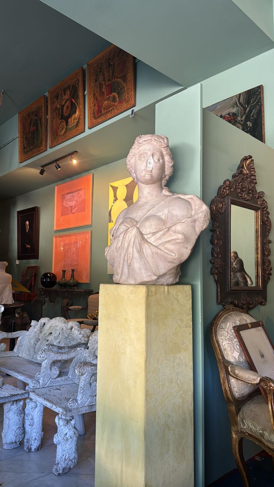 Busto renacentista italiano de mármol de Diana, siglo XVI Mármol en venta