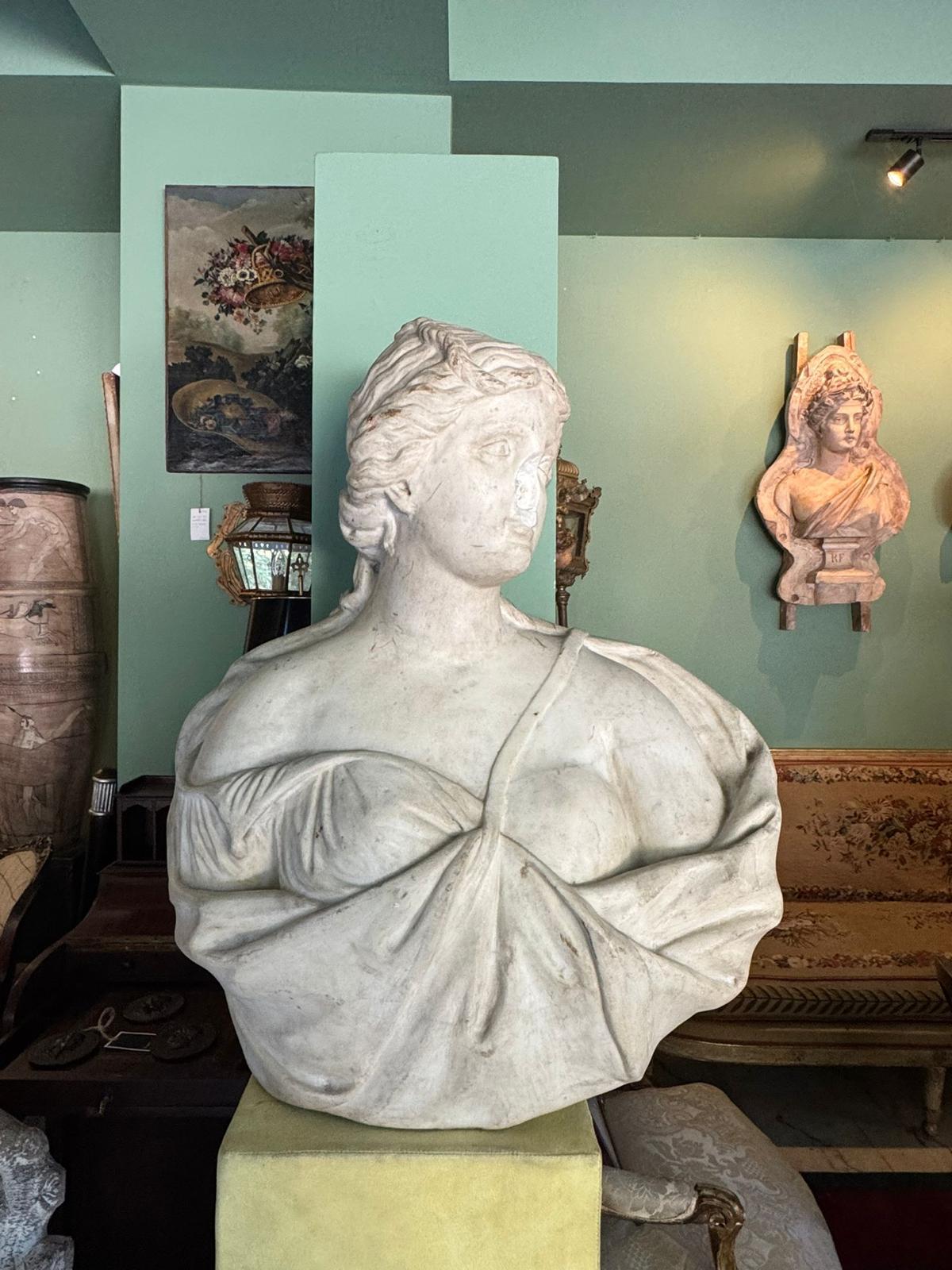 Busto renacentista italiano de mármol de Diana, siglo XVI en venta 1