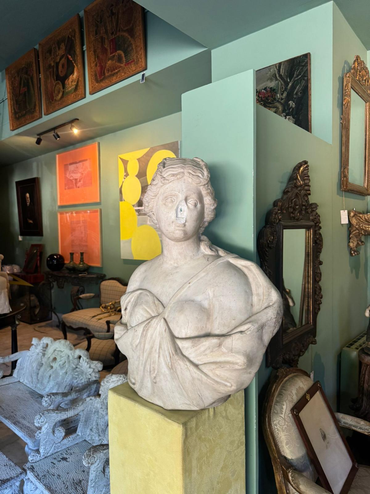 Busto renacentista italiano de mármol de Diana, siglo XVI en venta 2