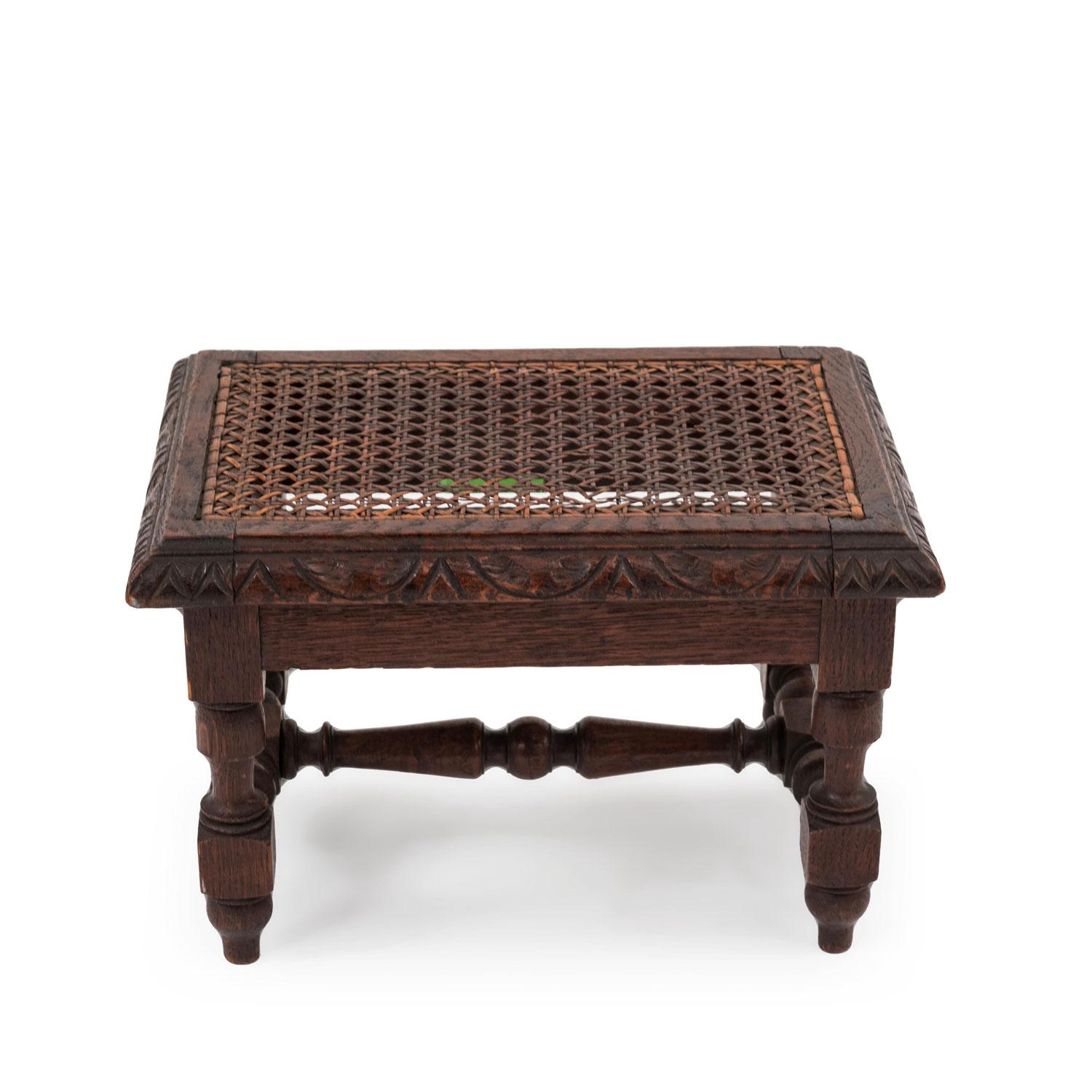 Italian Renaissance Oak Foot Stool In Good Condition For Sale In Queens, NY