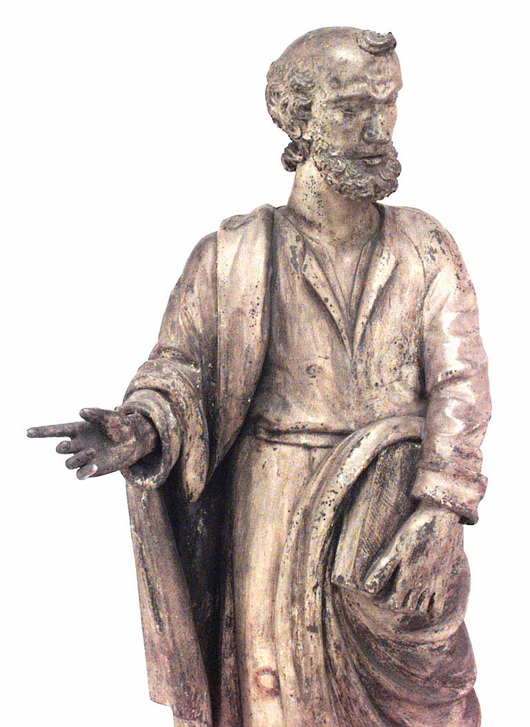 Figure en pin peint de la Renaissance italienne représentant un érudit religieux tenant un livre, XVIIe ou XVIIIe siècle.

 
