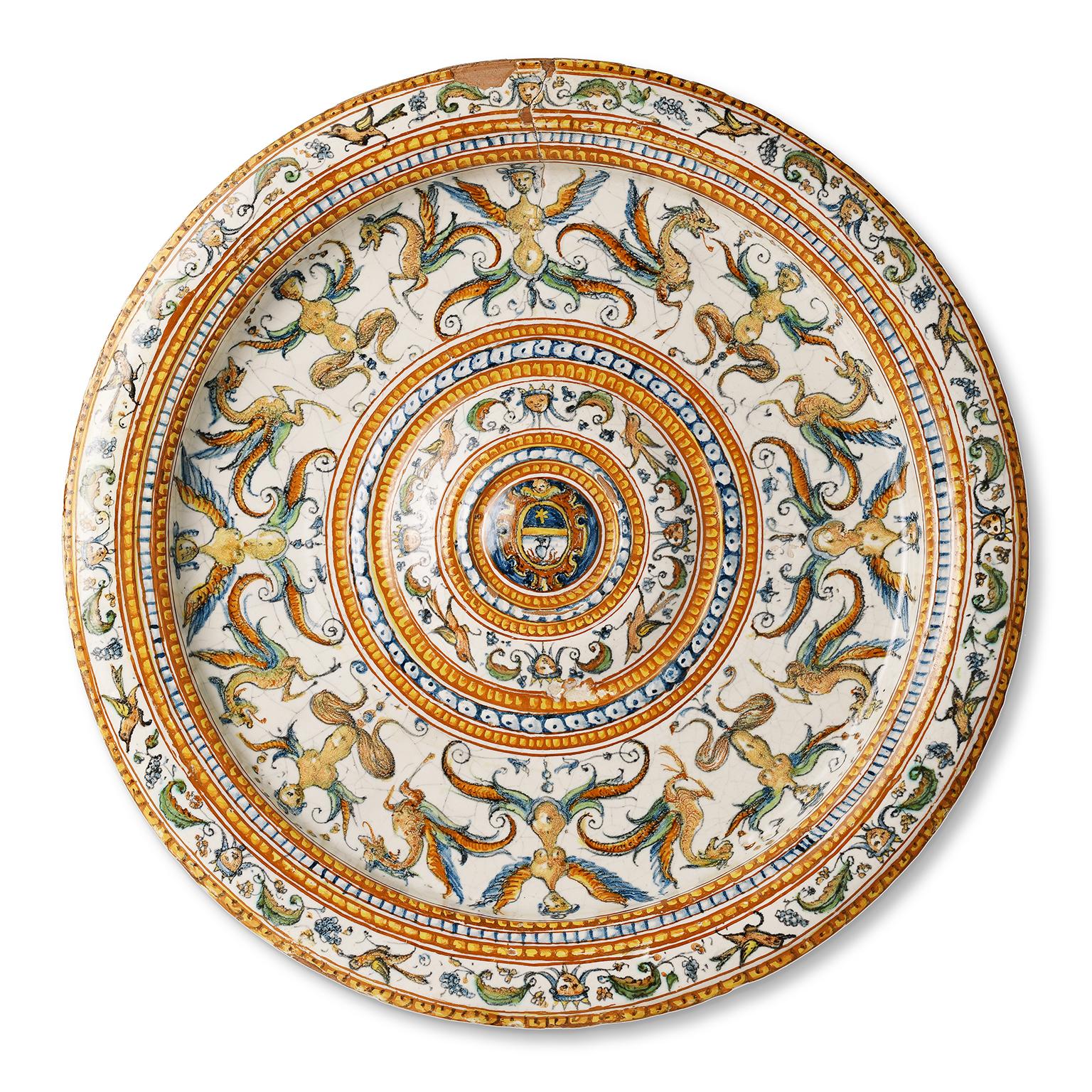 Acquareccia plate
Patanazzi workshop
Urbino, last quarter of the 16th century
It measures diameter 17.12 in; foot diameter 11.53 in; height 1.88 in (43.5 cm; 29.3 cm; 4.8 cm).
Weight

State of conservation: wear and a few small minimal detachments