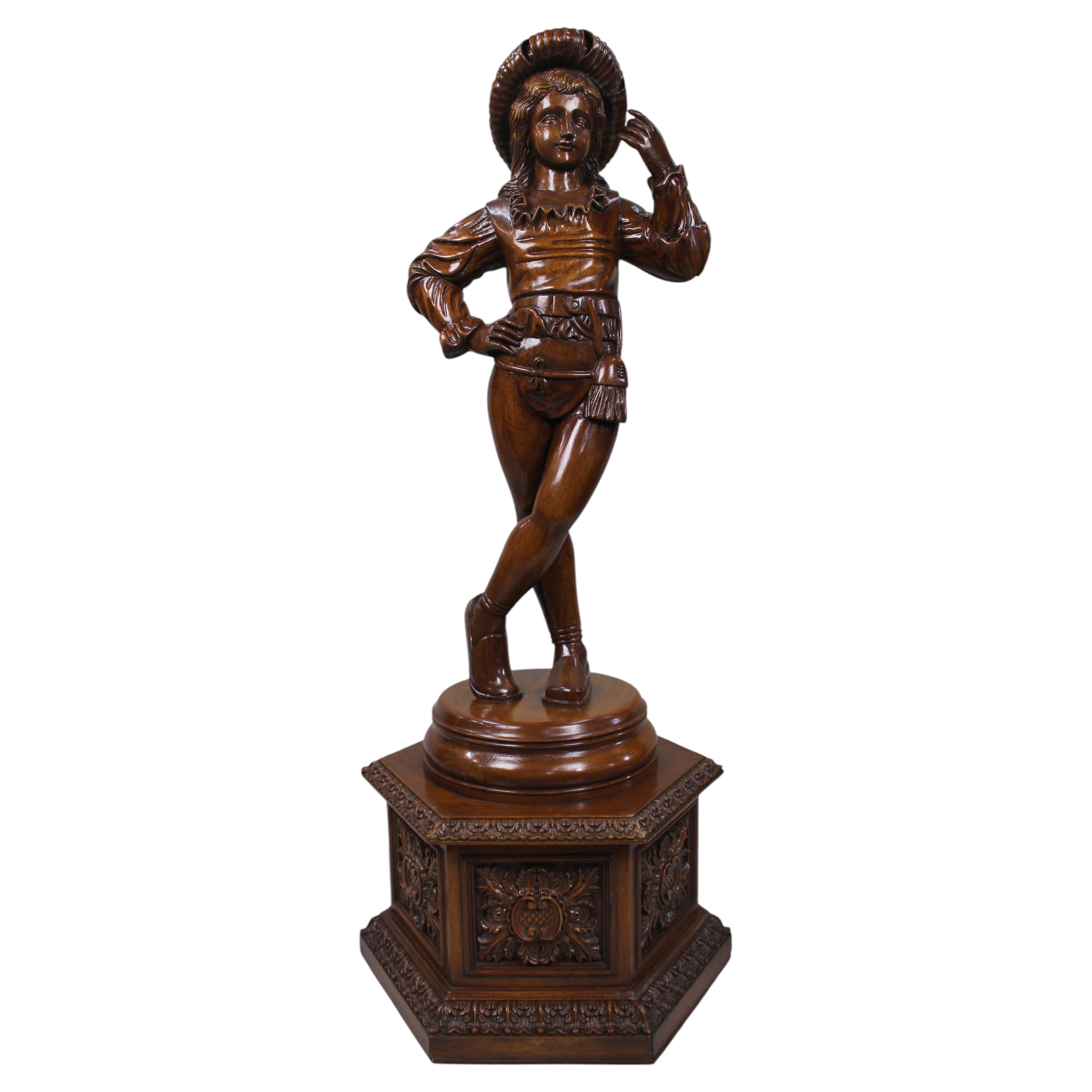 Figura de madera maciza tallada, de estilo neorrenacentista italiano, de alrededor de 1900