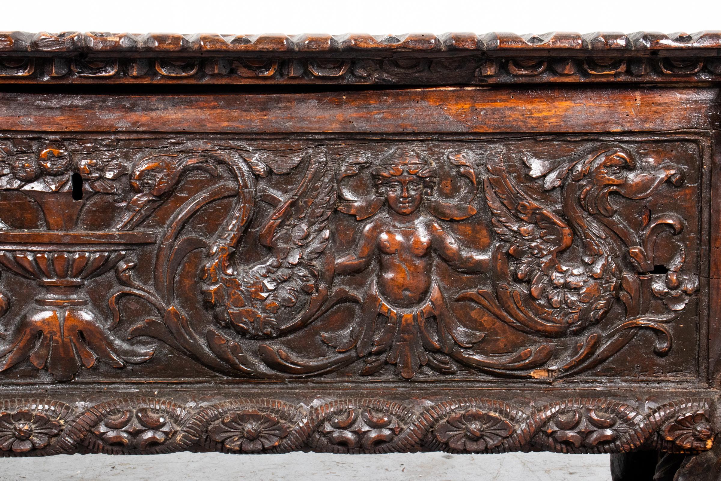 Italian Renaissance Revival Carved Oak Cassone In Good Condition In New York, NY