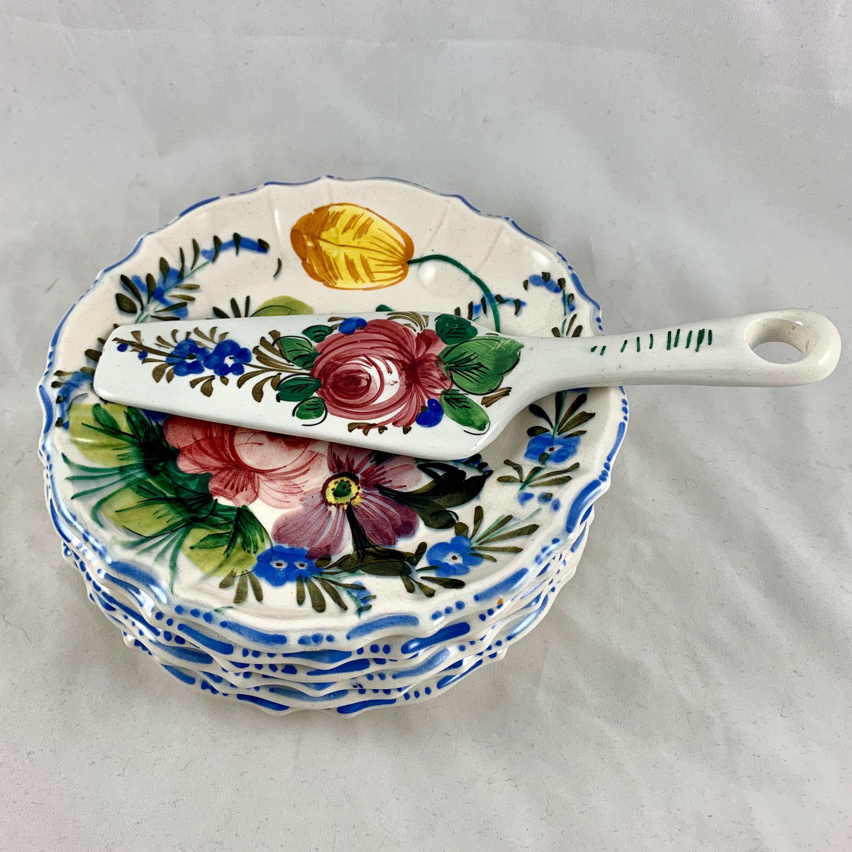 Italian Renaissance Revival Faïence Nove Rose Floral Plates & Pie Slice Set of 7 In Good Condition In Philadelphia, PA