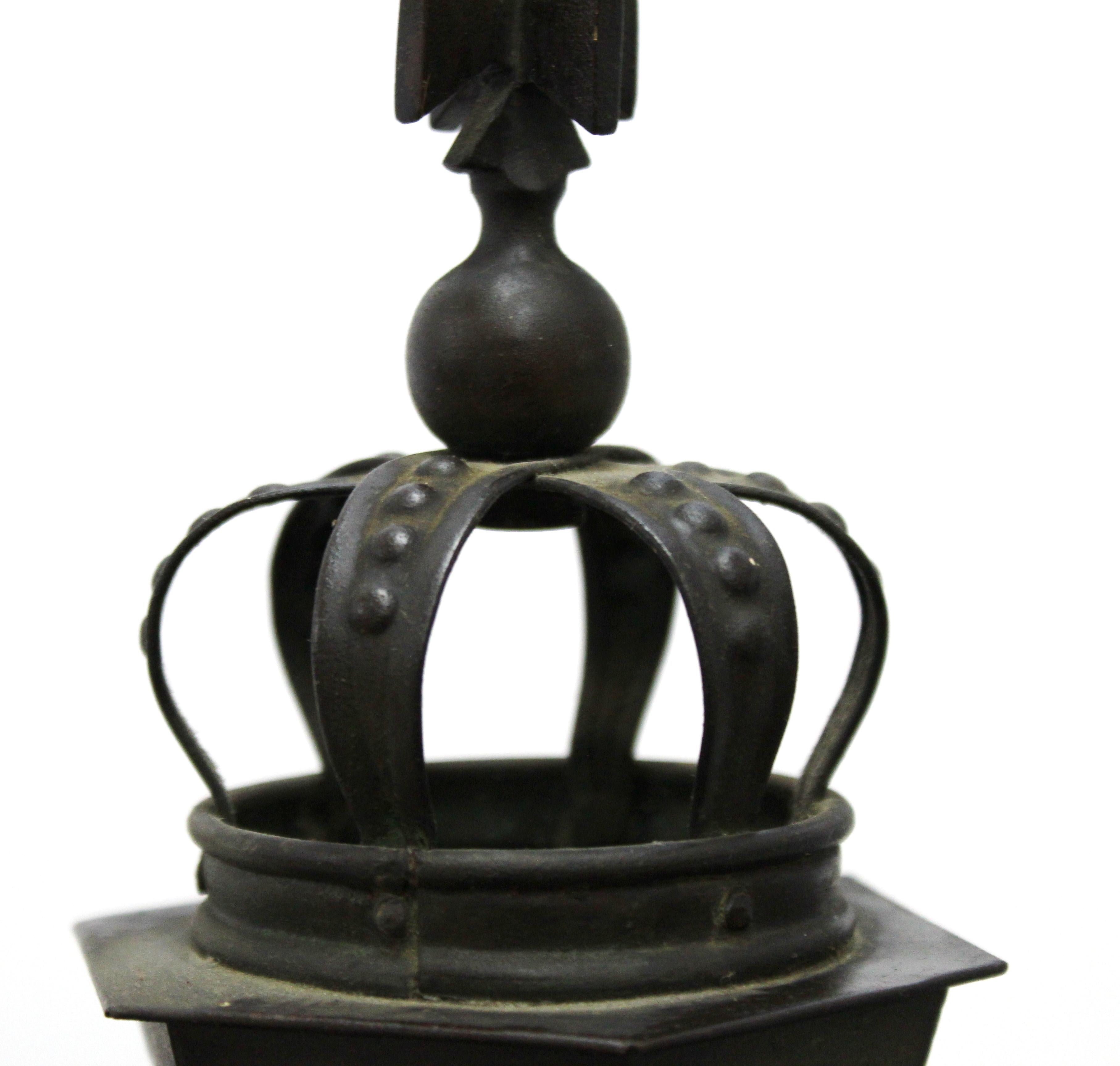 Laiton Lampadaire néo-Renaissance italienne en bronze moulé et laiton repoussé en vente