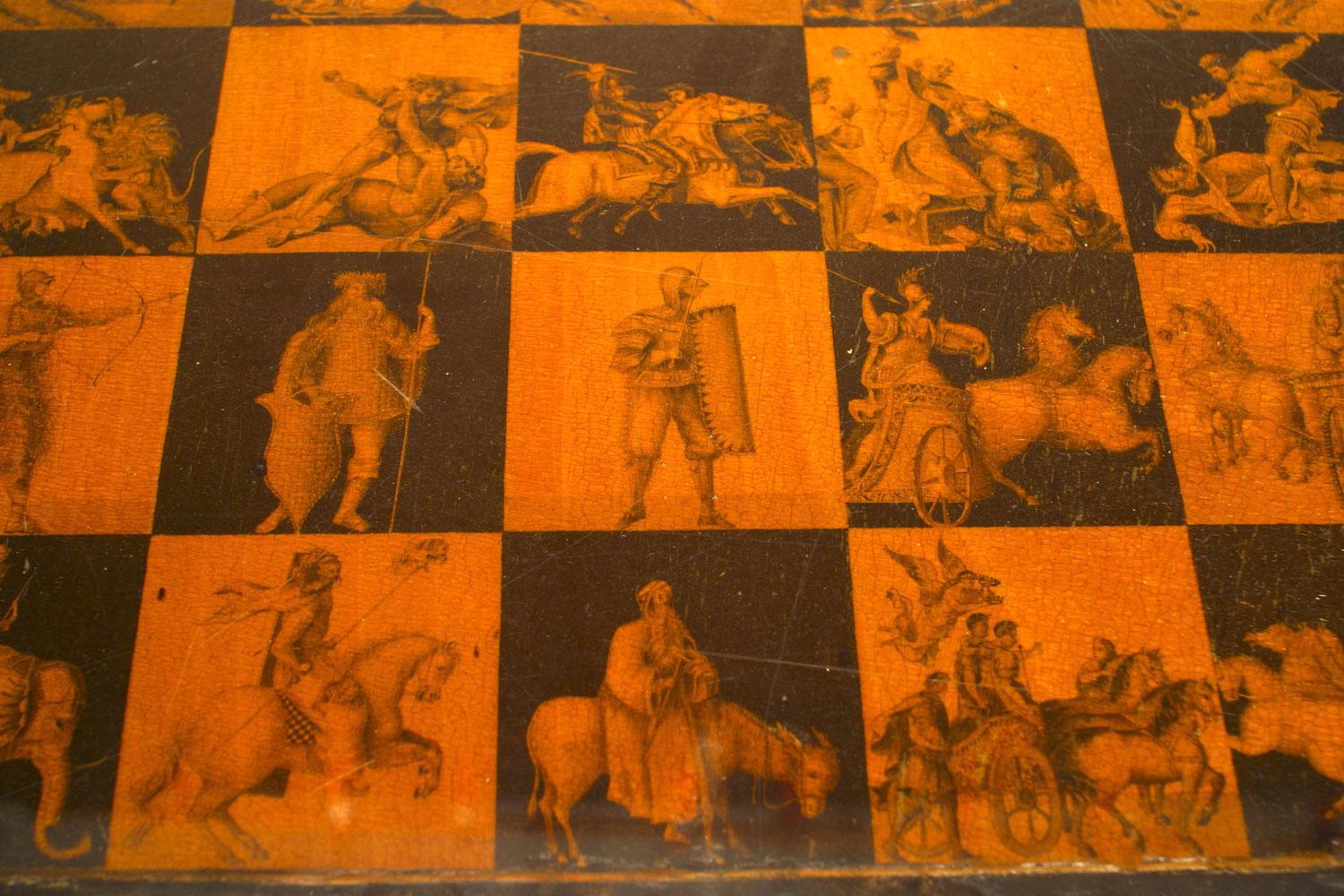 Table à jeux en ébène et en penwork de style renaissance italienne (19e siècle) à plateau carré reposant sur trois montants en torsion d'orge et des pieds en patte de lion.