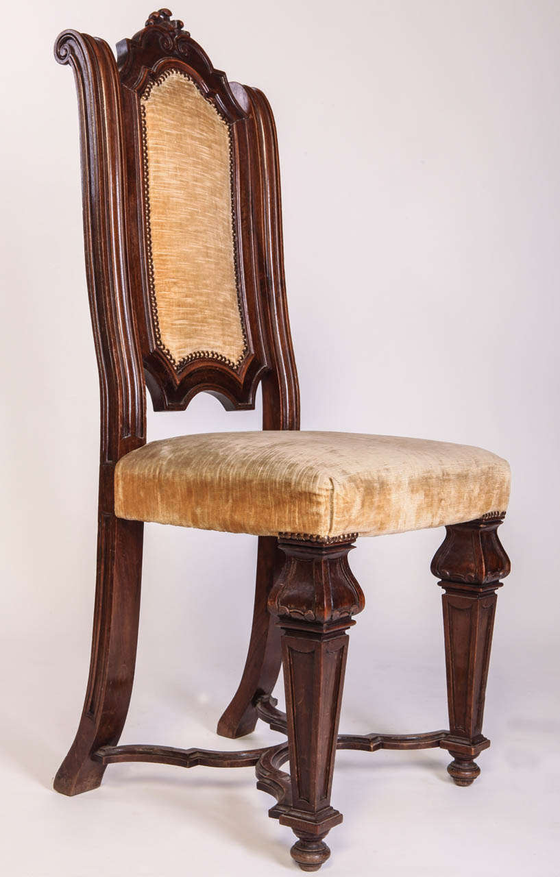 Ensemble de 6 chaises et 2 fauteuils de style néo-renaissance italienne en vente 4