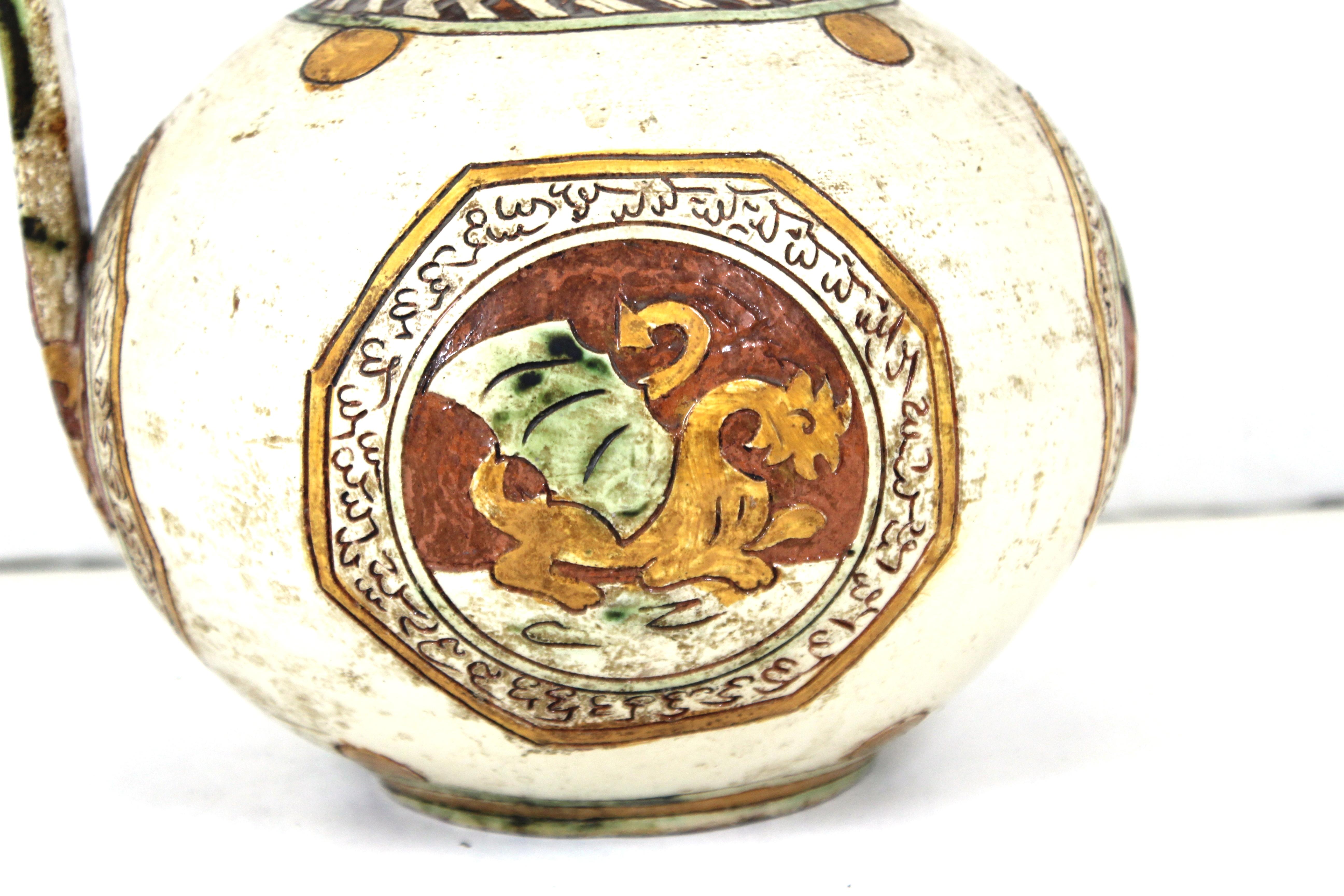 Italienischer Sgraffito-Krug aus Keramik im Renaissance-Stil mit Drachenmotiv (Neorenaissance) im Angebot