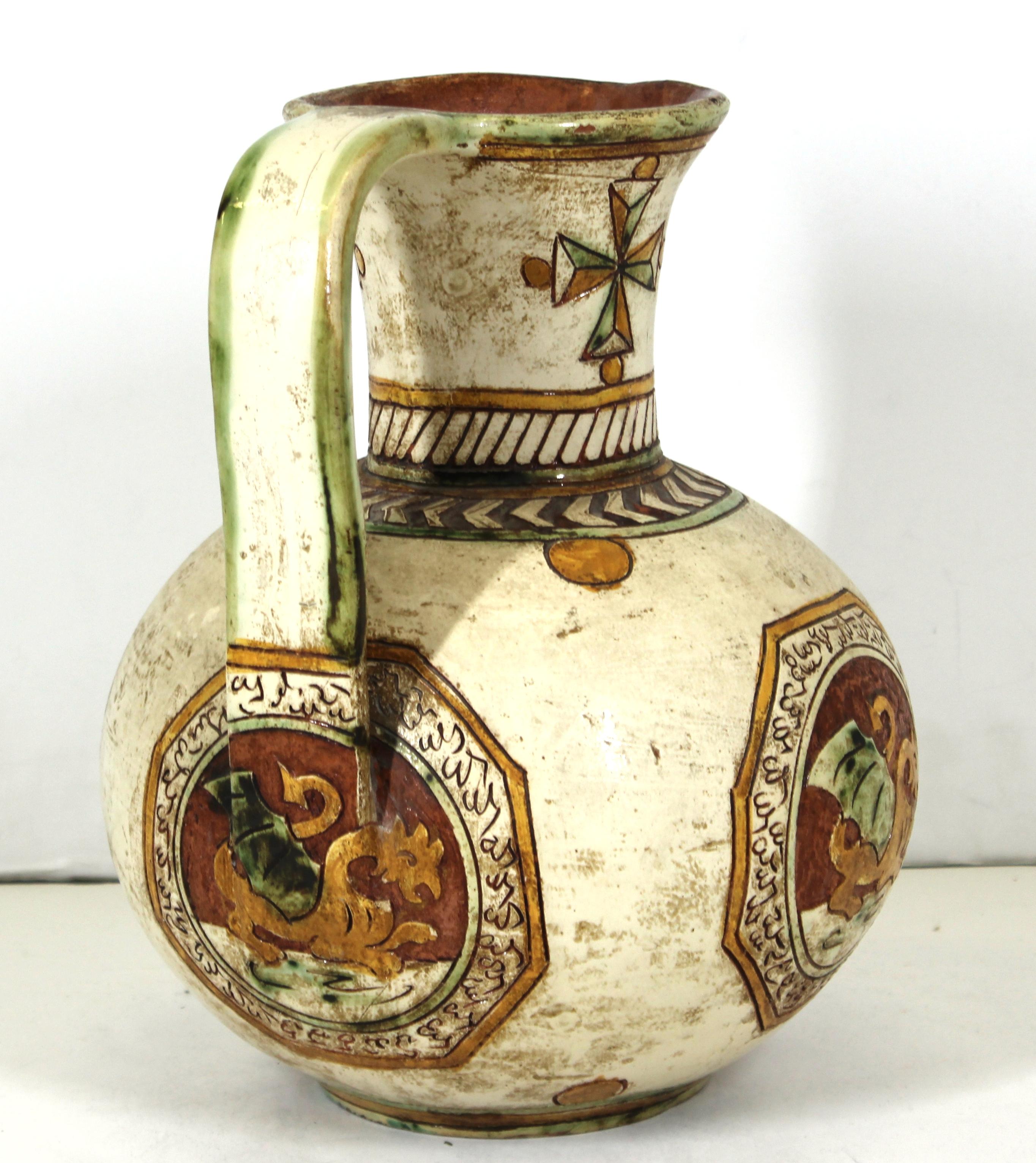 Italienischer Sgraffito-Krug aus Keramik im Renaissance-Stil mit Drachenmotiv (Frühes 20. Jahrhundert) im Angebot