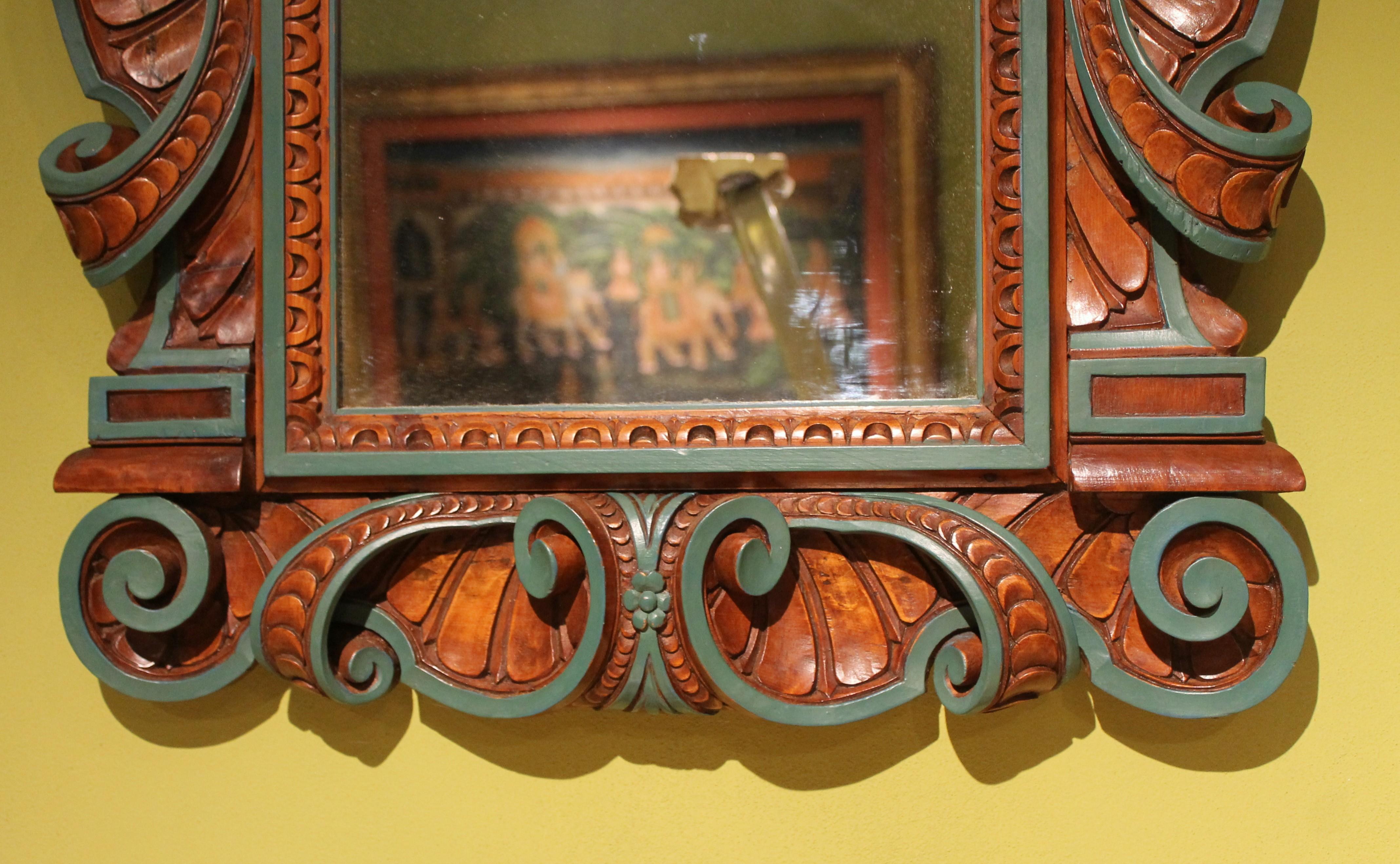 Miroir à cadre de style Revive de la Renaissance italienne en bois de noyer sculpté et laqué 10