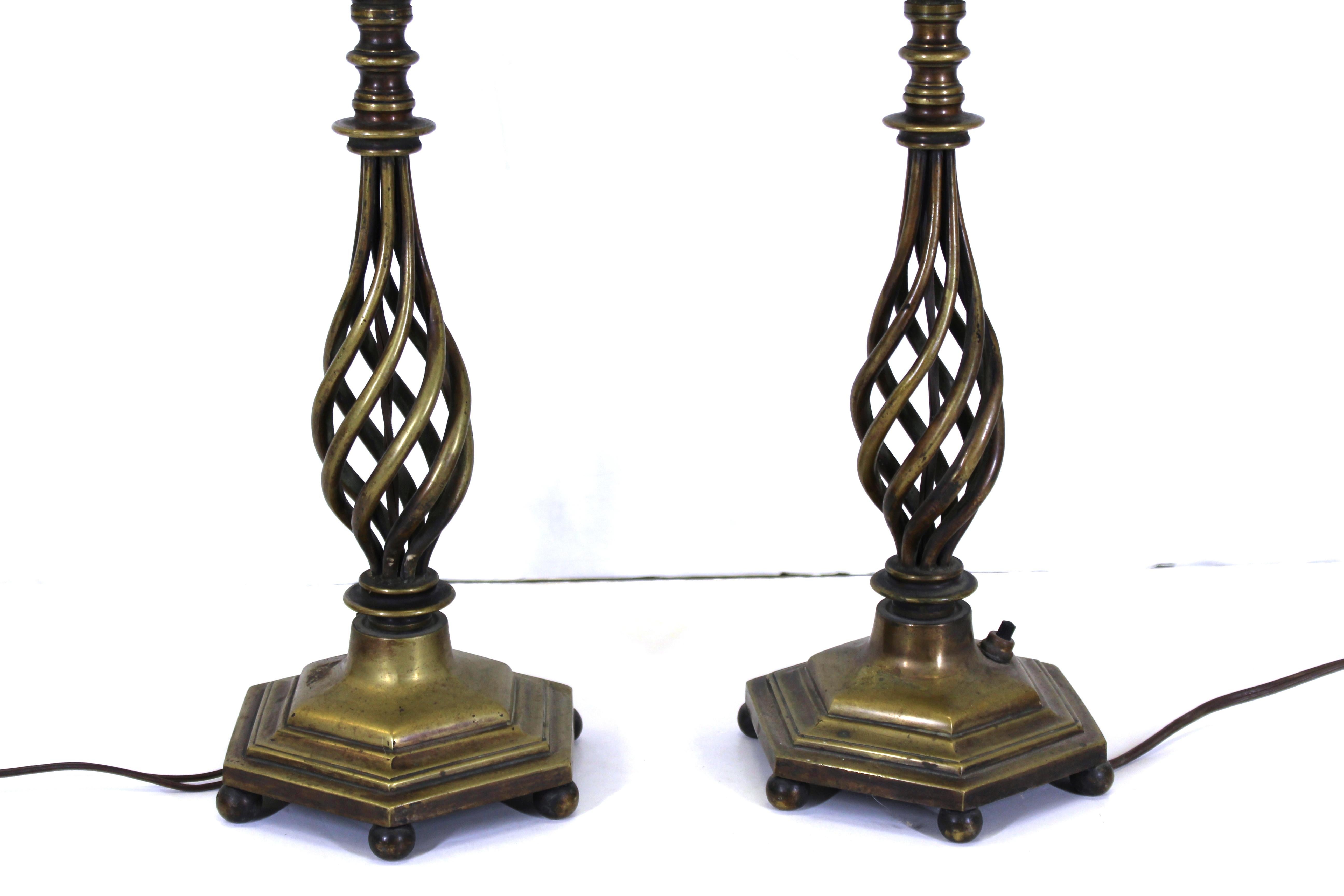 Néo-Renaissance Lampes de table italiennes de style néo-Renaissance en laiton repoussé et en bronze moulé en vente