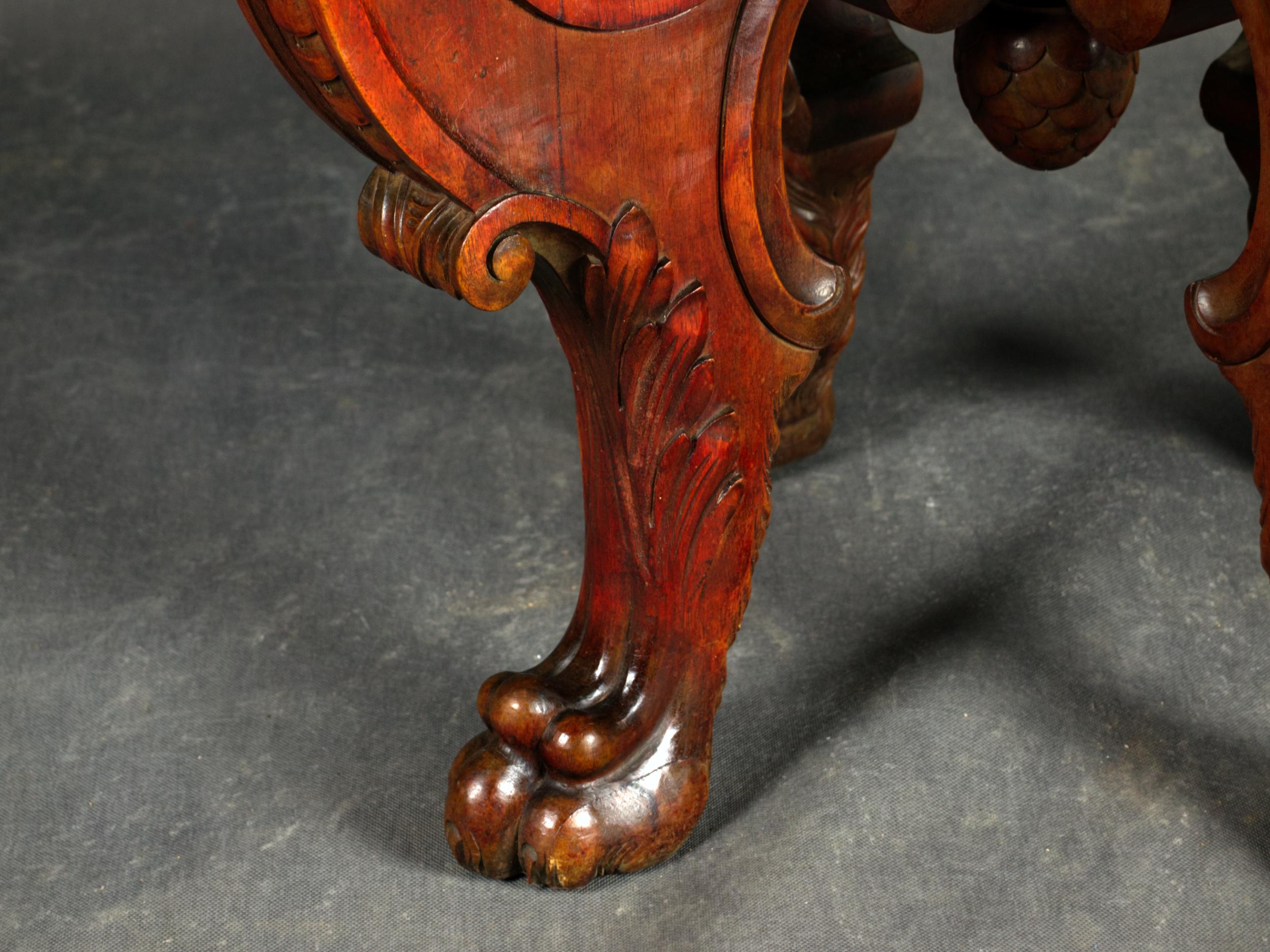 Table centrale en noyer de style Renaissance italienne, 19e siècle en vente 3