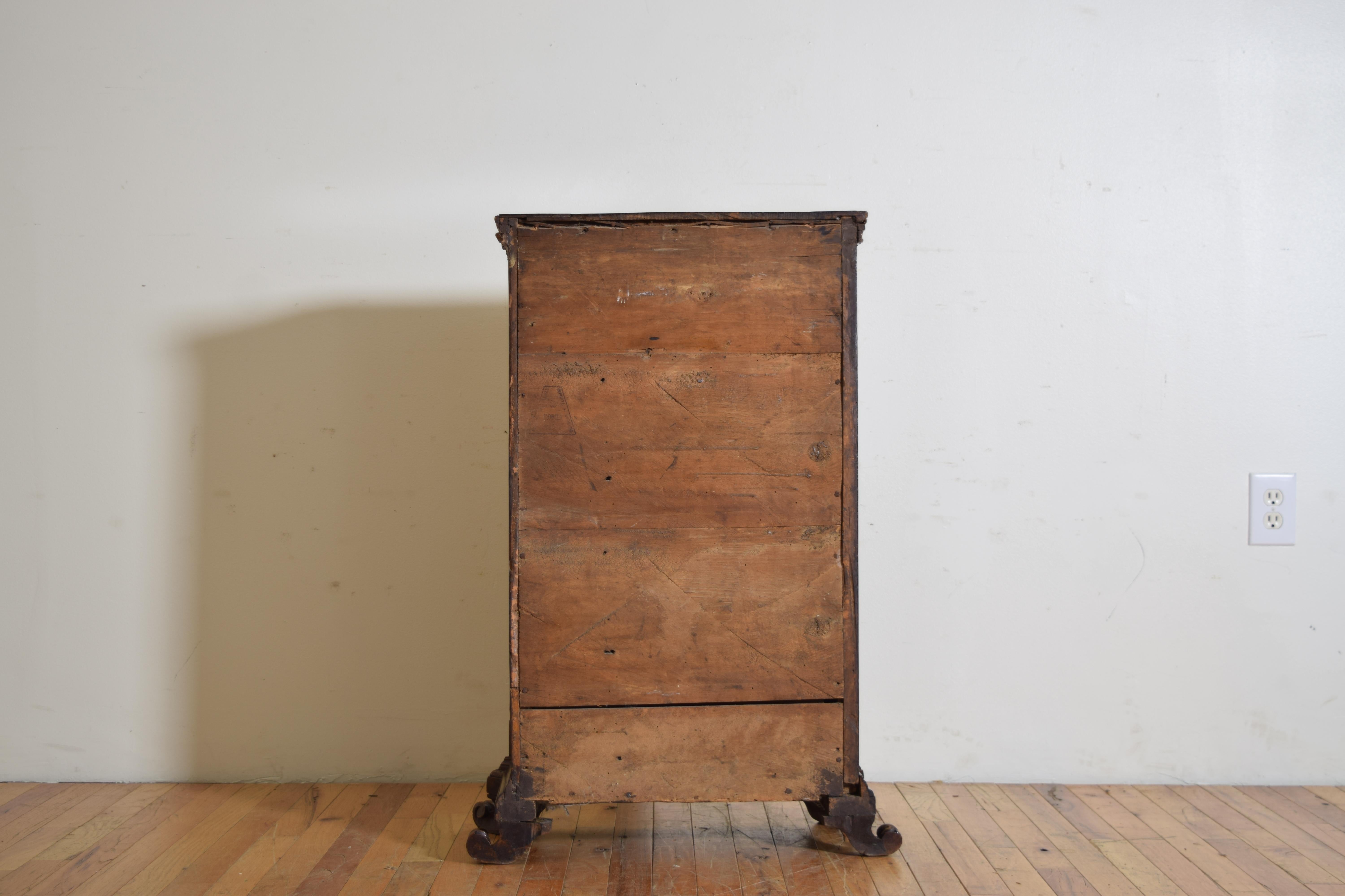 Italian Renaissance Revival Walnut & Giltwood 5-drawer Comodino, late 19th cen. 8