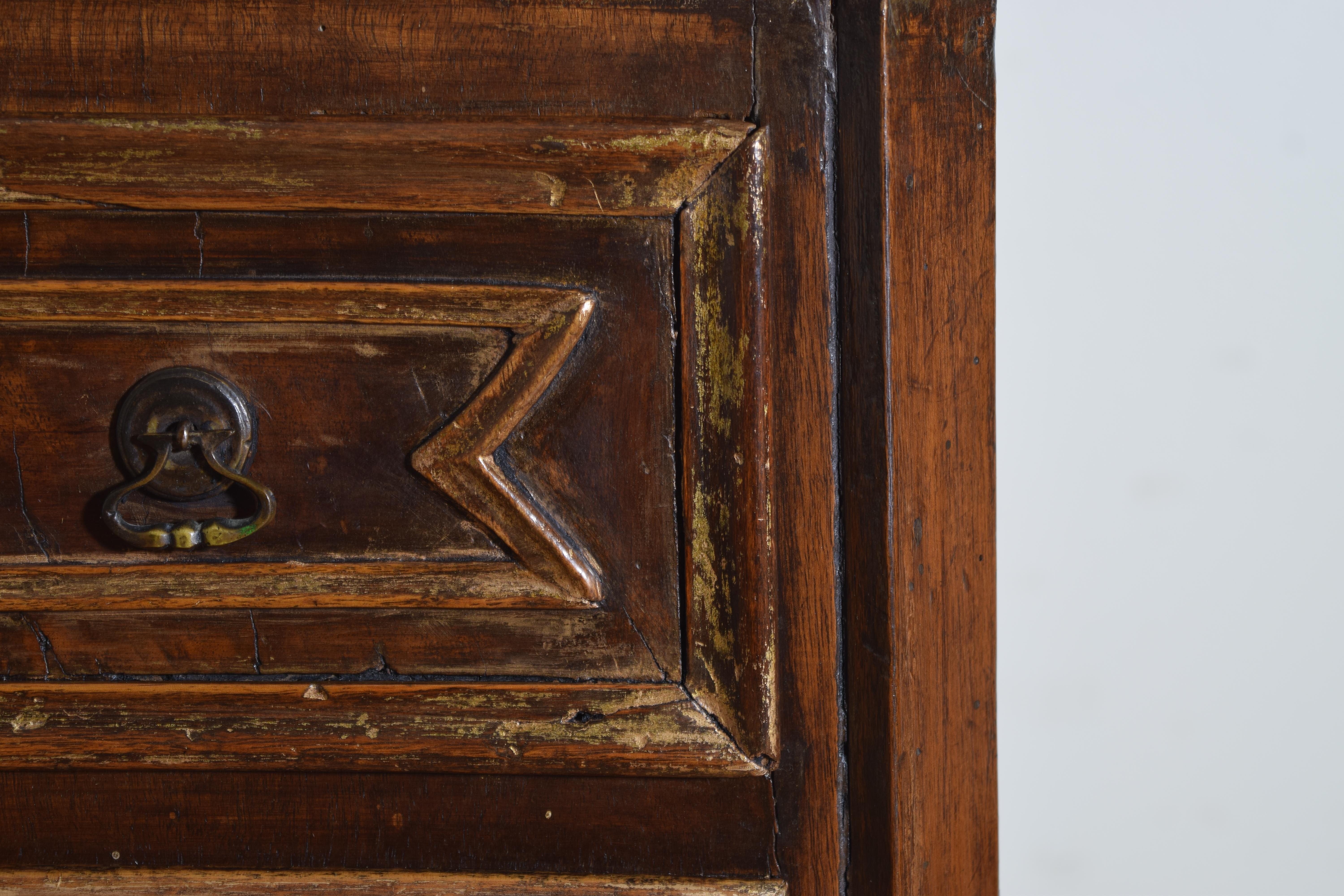 Italian Renaissance Revival Walnut & Giltwood 5-drawer Comodino, late 19th cen. 5