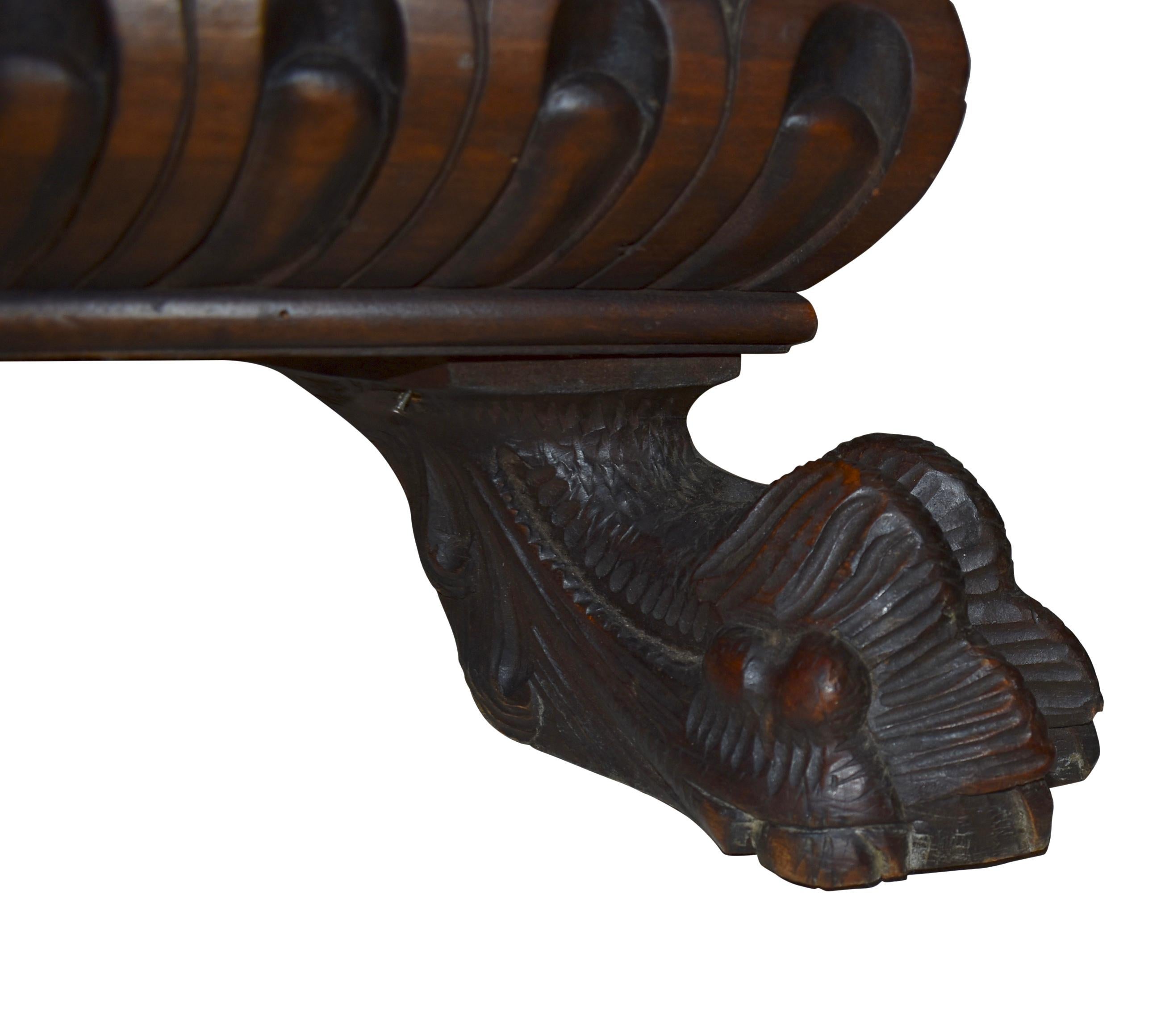 Panca da sala in legno di noce in stile rinascimentale italiano con motivo Greene & Greene, 1900 ca. in vendita 2