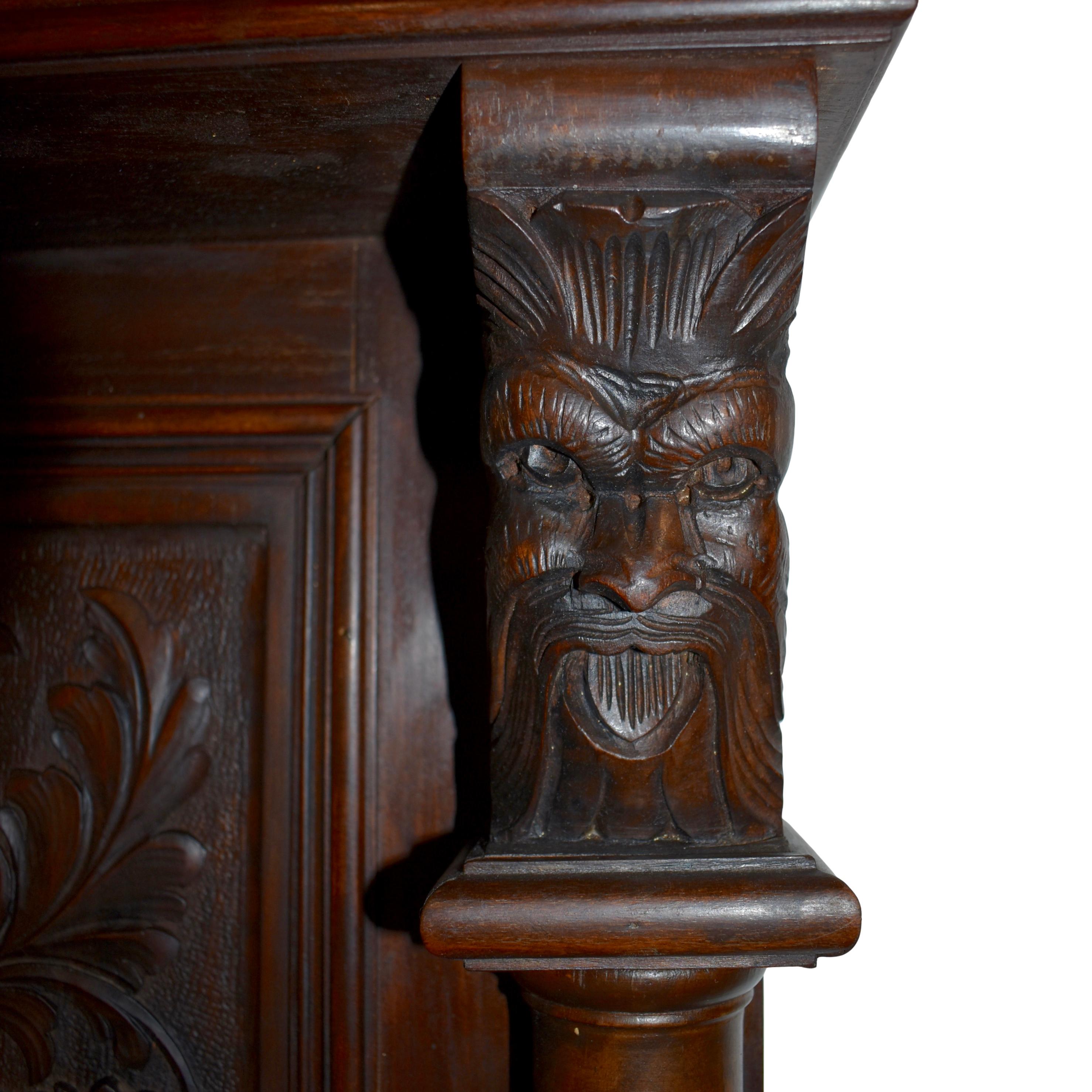 Carved Italian Renaissance Revival Walnut Hall Bench with Green Man Motif, circa 1900 For Sale