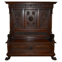 Antique Italian Renaissance Revival Walnut Hall Bench with Green Man Motif, circa 1900