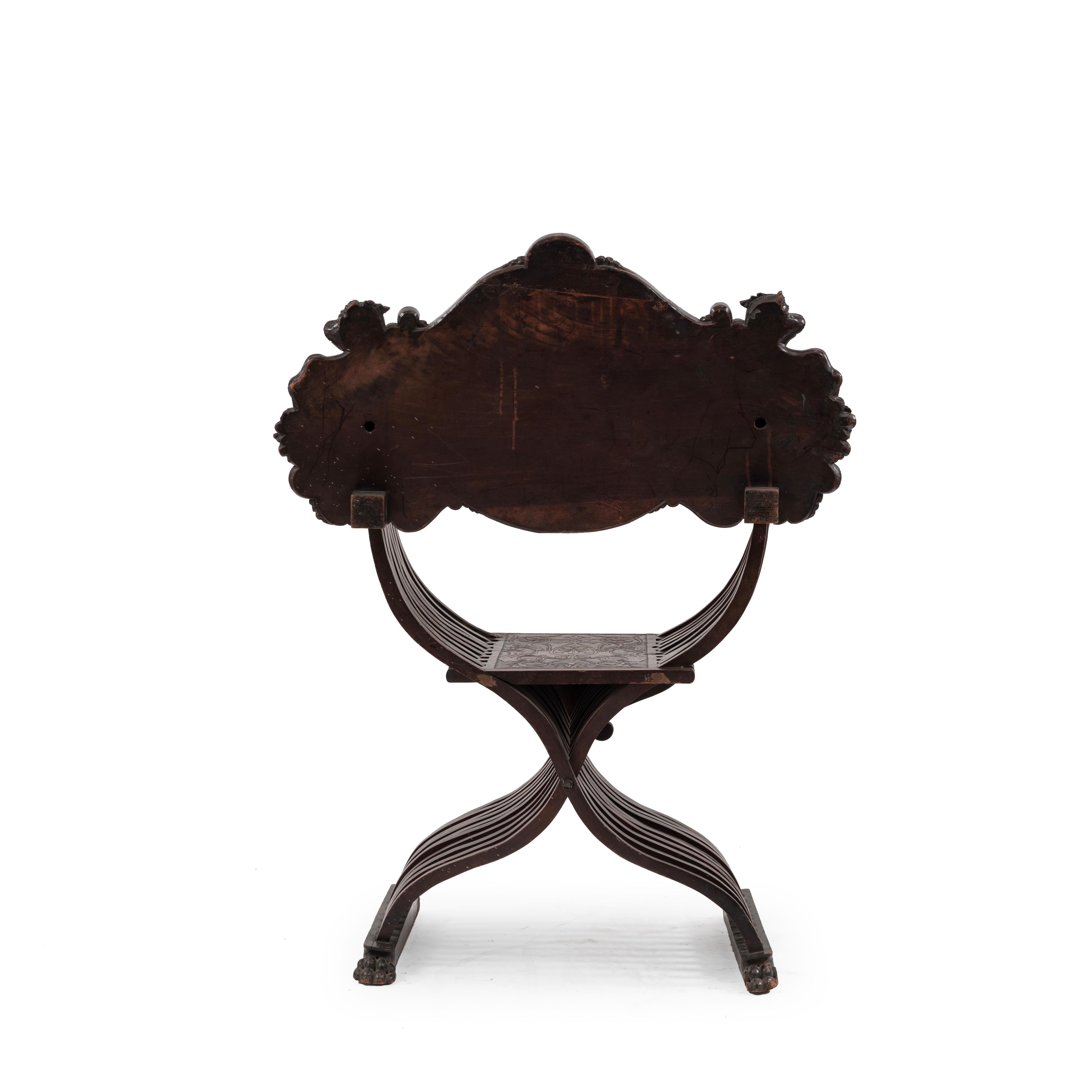 Italian Renaissance Revival Walnut Savonarola Armchair In Good Condition For Sale In New York, NY