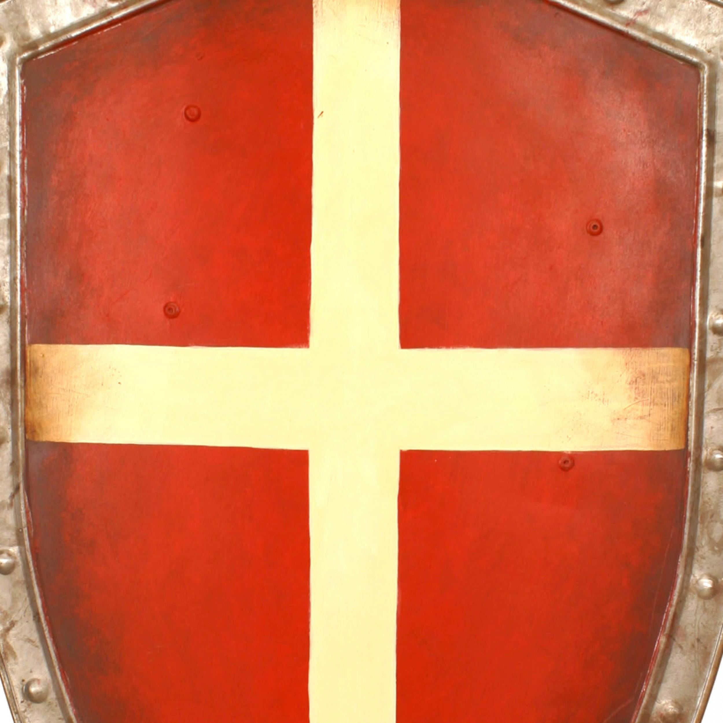 Wandtafel im Stil der italienischen Renaissance (20. Jh.) in Schildform mit einem weißen Kreuz auf rotem Grund.