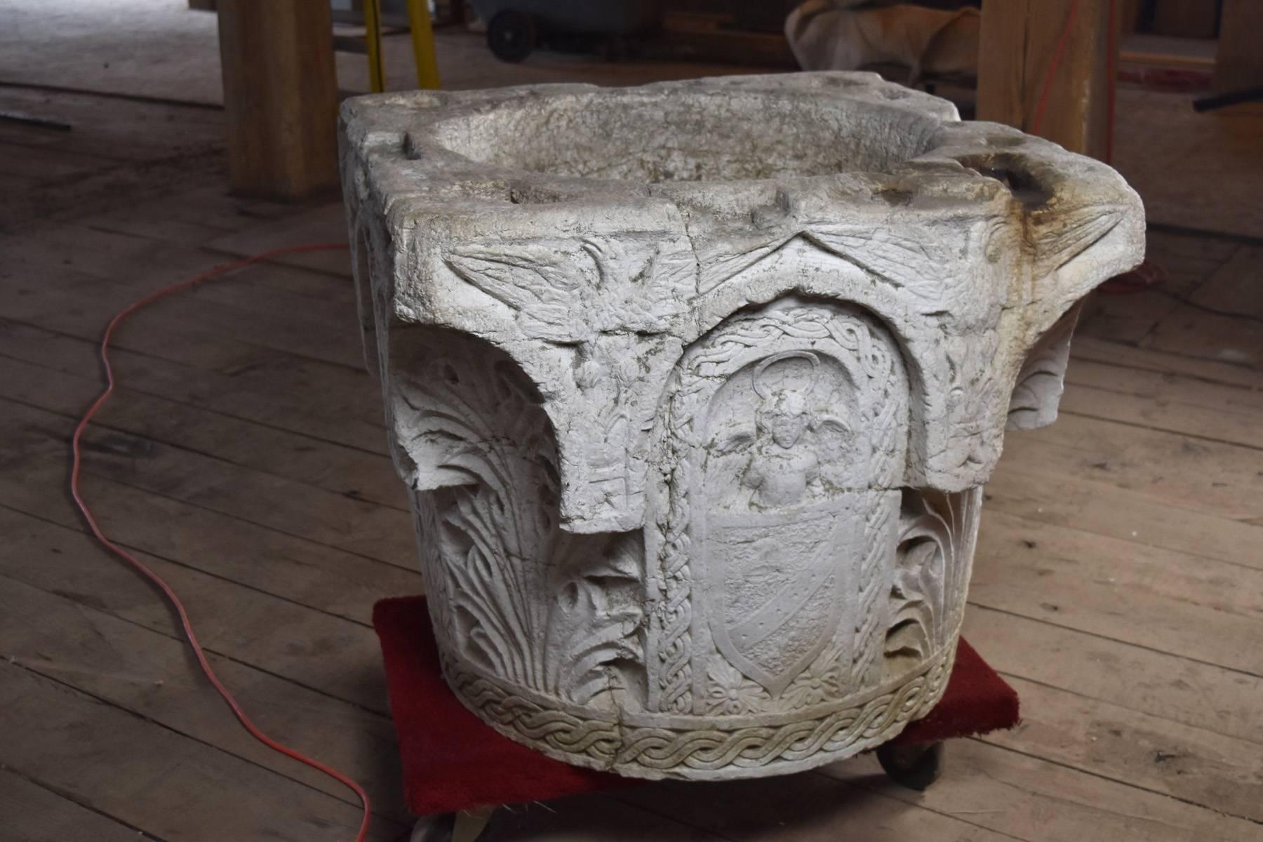 Italian Renaissance Style 19th Century Stone Well Head In Fair Condition For Sale In Troy, NY